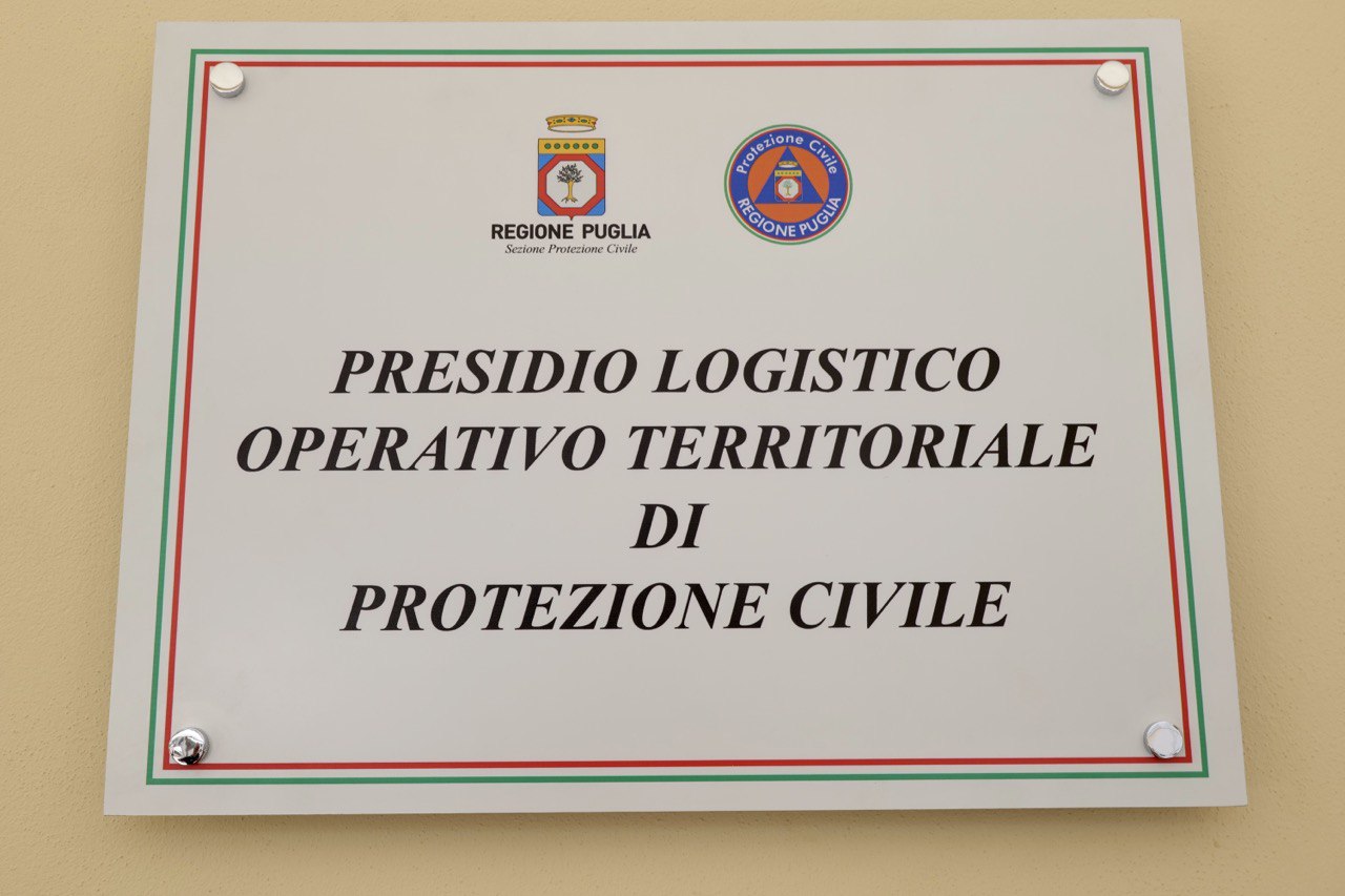 Galleria Il presidente Emiliano inaugura il presidio logistico operativo territoriale della Protezione civile a Montalbano di Fasano per la sicurezza della Provincia di Brindisi - Diapositiva 4 di 8