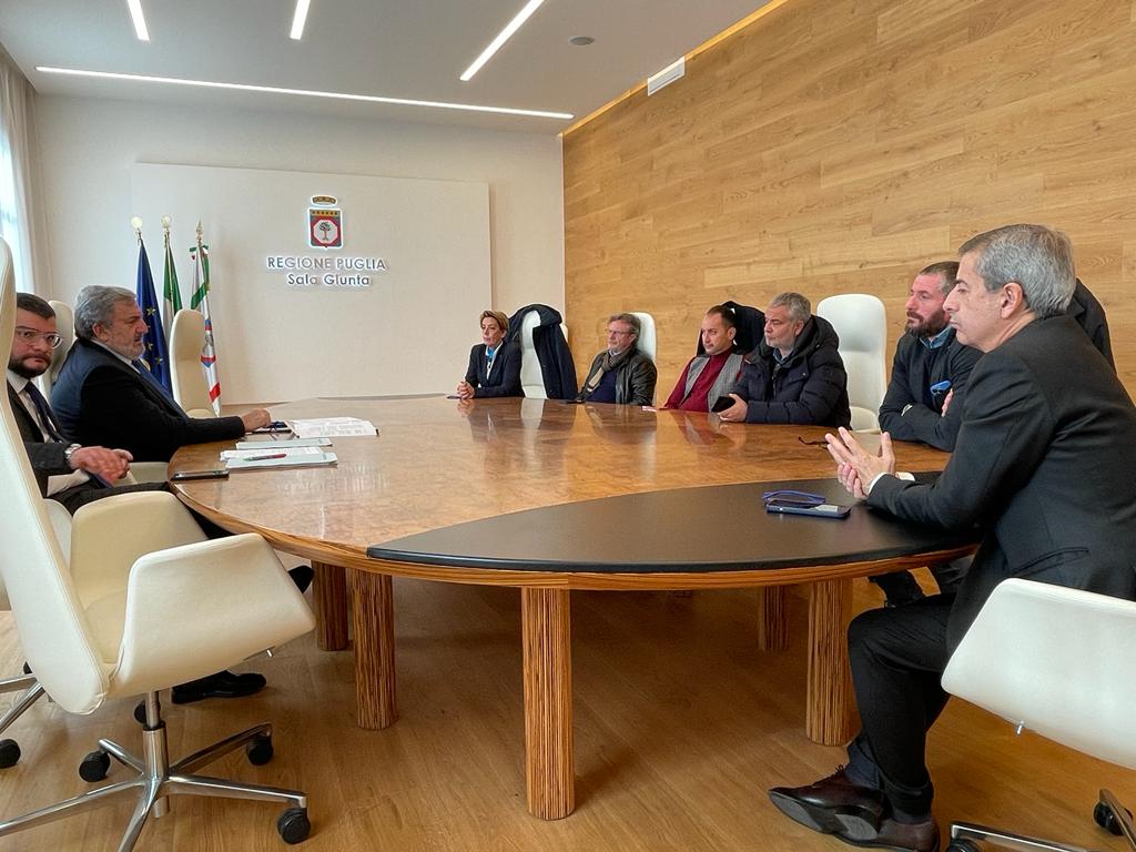 Galleria FINANZIARIA NAZIONALE: EMILIANO INCONTRA DELEGAZIONE UIL PUGLIA - Diapositiva 6 di 6