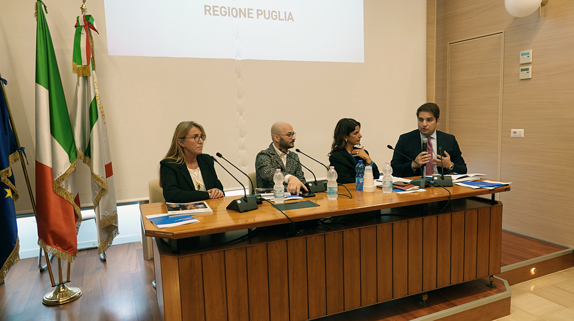 Galleria MANIBUS Festival Internazionale di Arte e Impresa: Regione Puglia e i Comuni di Fasano e Monopoli hanno ufficialmente aperto la prima edizione - Diapositiva 10 di 10