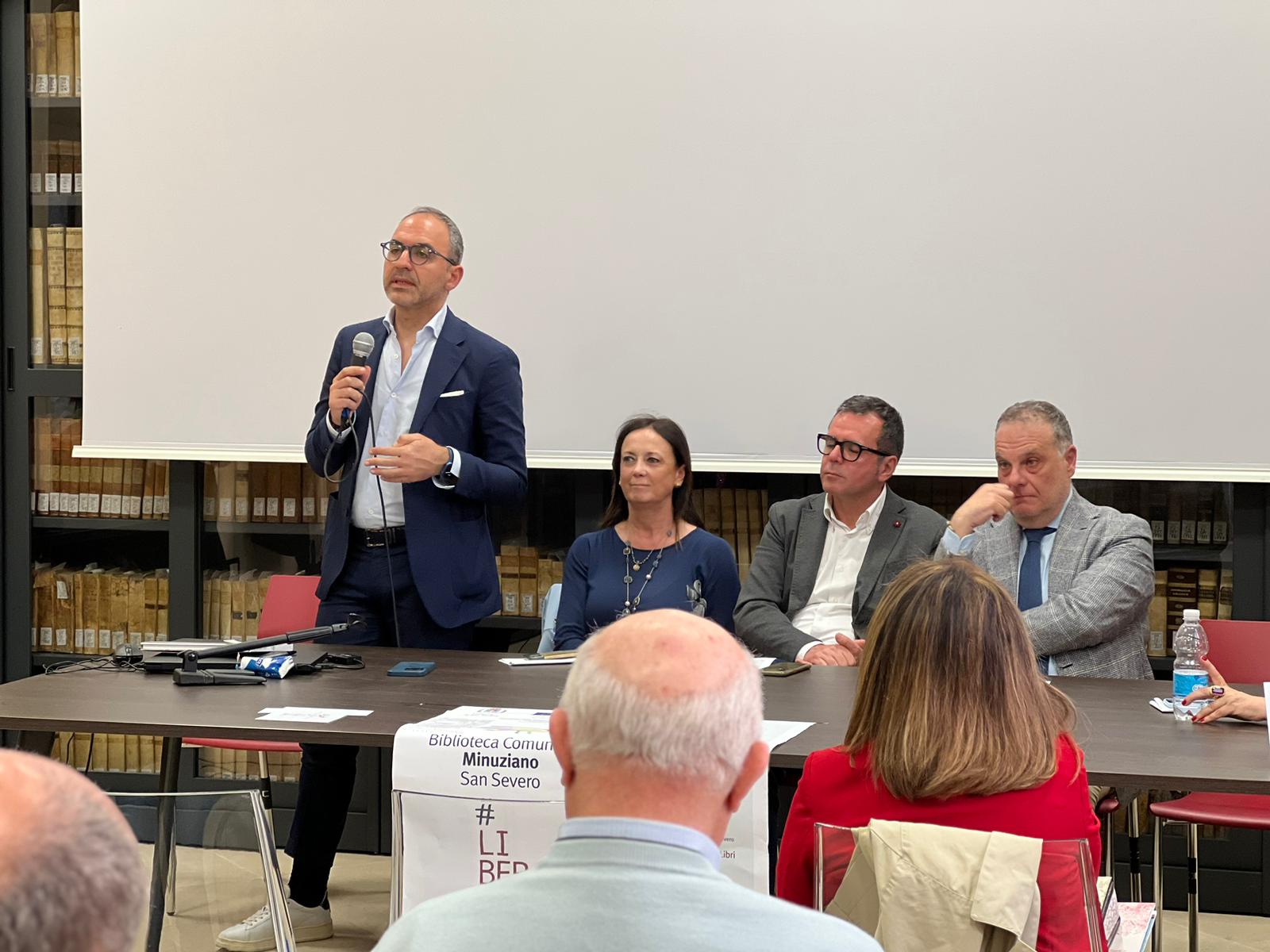 Galleria La biblioteca comunale di San Severo diventa una Community Library. Il vicepresidente Piemontese: “Un milione di euro stanziato dalla Regione. Investimento straordinario” - Diapositiva 9 di 9