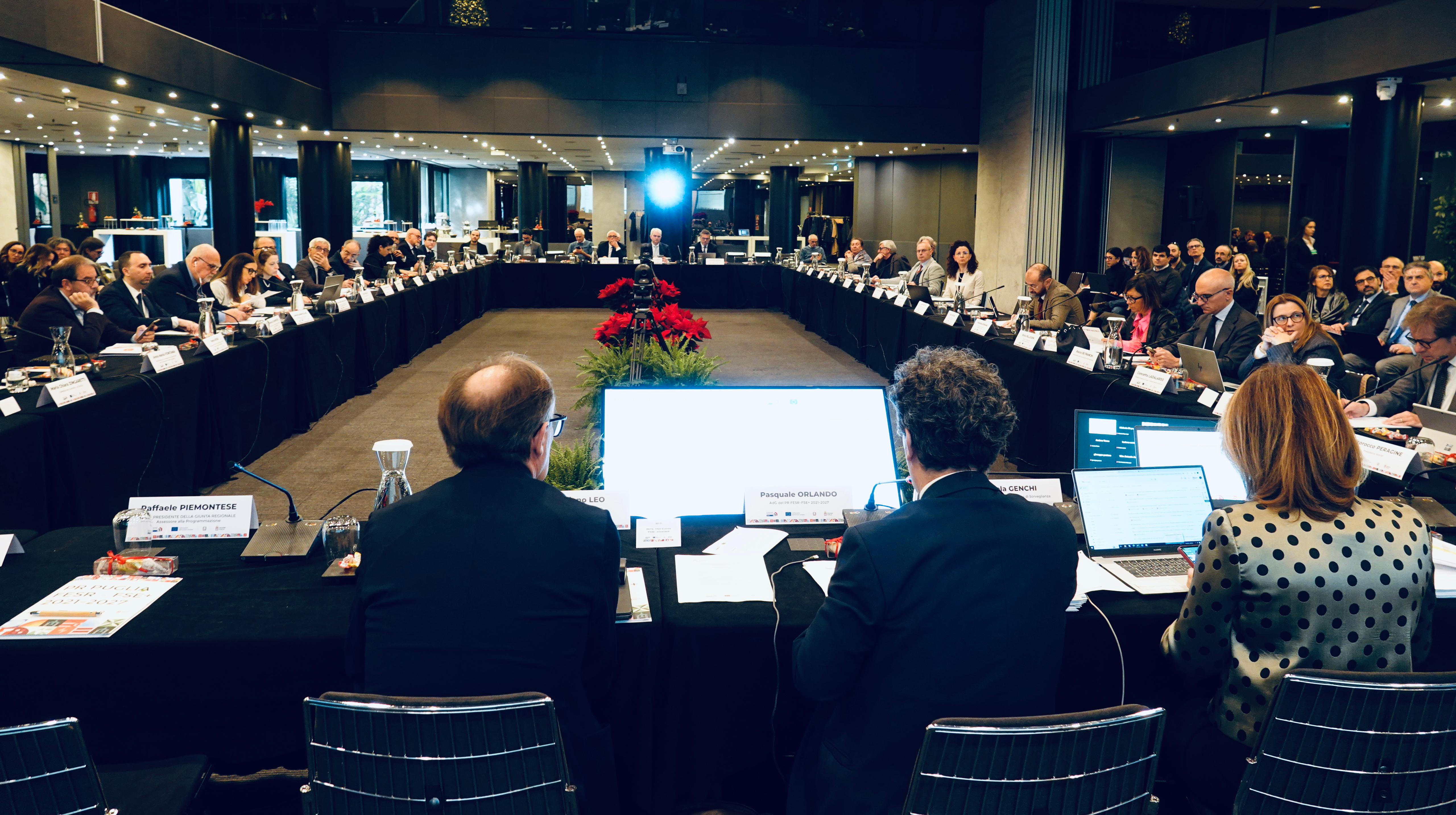 Galleria Riunione a Bari del Comitato di Sorveglianza PR Puglia FESR-FSE+ 2021-2027 - Diapositiva 9 di 12
