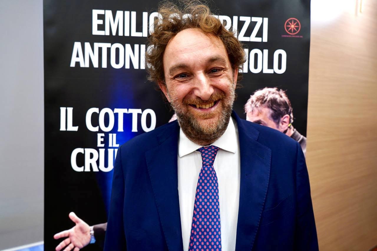 Galleria La Puglia protagonista del palcoscenico romano con lo spettacolo  “Il cotto e il crudo” di Solfrizzi e Stornaiolo   #WeAreInPuglia sotto i riflettori dal 12 al 23 ottobre  al Teatro Ambra Jovinelli di Roma - Diapositiva 1 di 6