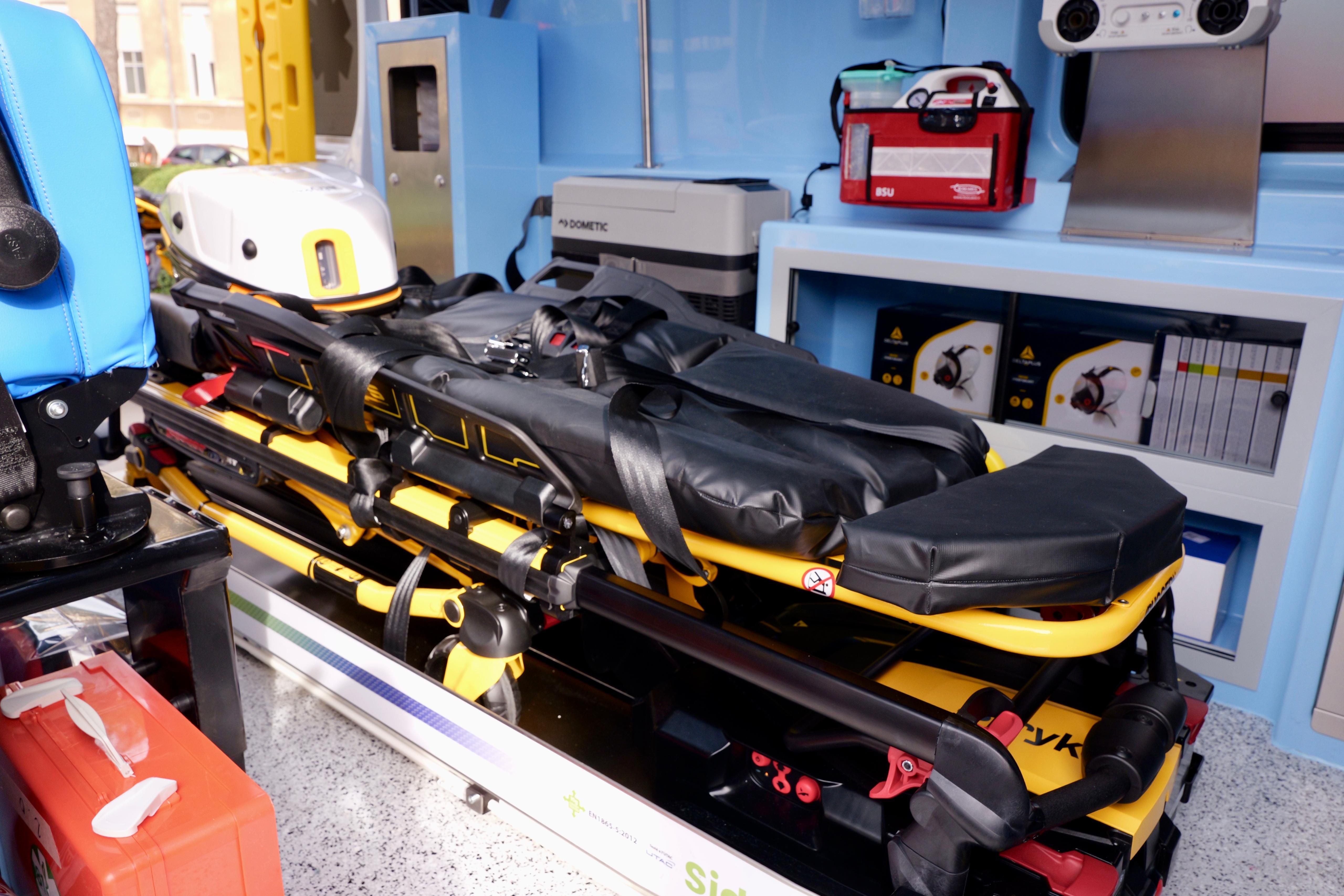 Galleria IL POLICLINICO DI BARI RINNOVA IL PARCO AMBULANZE CON MEZZI DOTATI DI RIANIMAZIONE E PER LE EMERGENZE BARIATRICHE E NEONATALI - Diapositiva 8 di 13