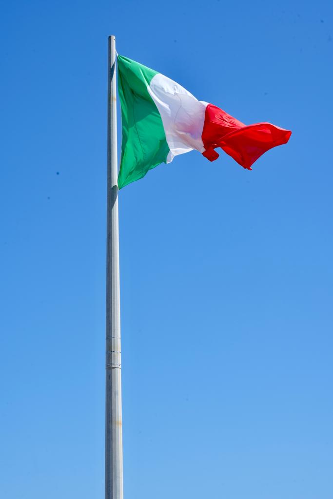 Galleria CELEBRAZIONI DEL 77° ANNIVERSARIO DELLA FONDAZIONE DELLA REPUBBLICA A BARI. EMILIANO: “RICORRENZA CELEBRATA TUTTO L’ANNO DA CHI SVOLGE IL PROPRIO DOVERE” - Diapositiva 4 di 12