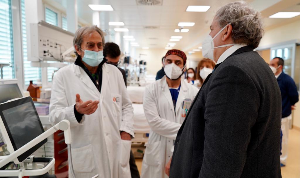 Galleria Potenziamento della rete ospedaliera. Attivati sedici posti di terapia intensiva respiratoria Covid al Dea “V. Fazzi” - Diapositiva 17 di 19