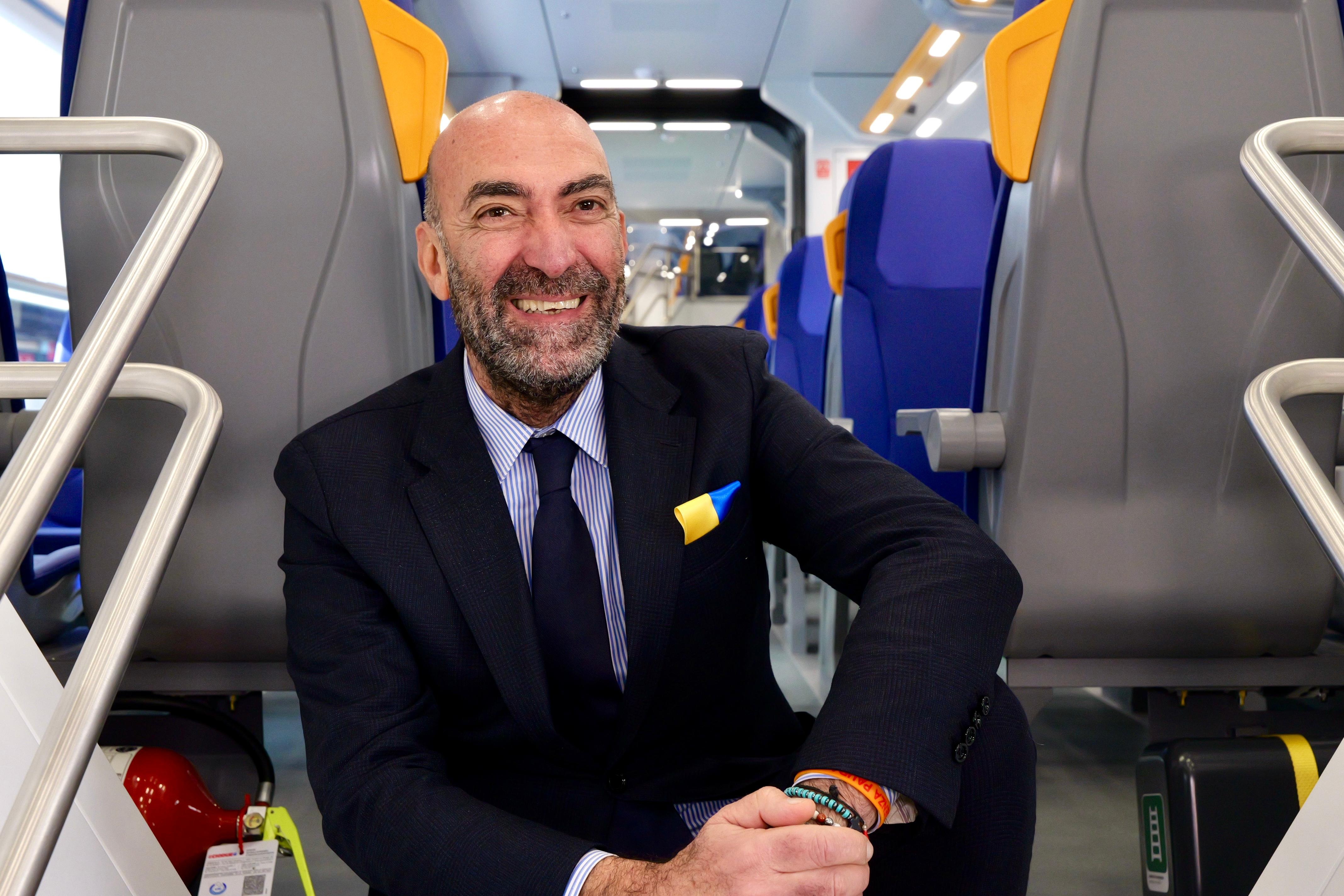 Galleria Trasporti, presentati i due nuovi treni elettrici a due piani del Regionale di Trenitalia - Diapositiva 10 di 24