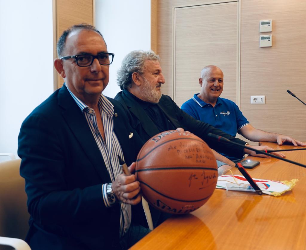 Galleria LE SQUADRE GIOVANILI DEL BASKET ANGIULLI RICEVUTE DAL PRESIDENTE EMILIANO - Diapositiva 2 di 8