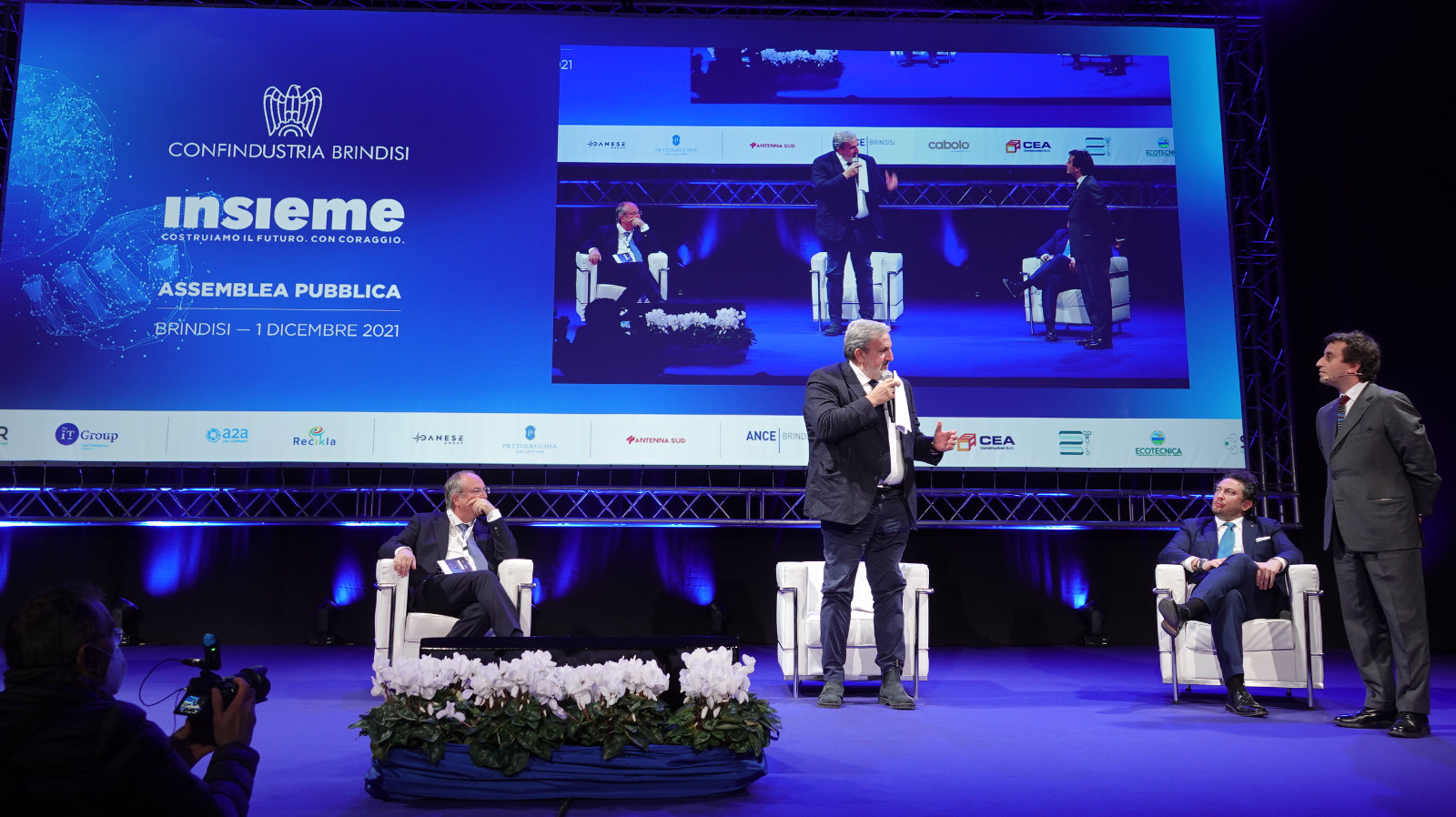 Galleria EMILIANO ALL’ASSEMBLEA DI CONFINDUSTRIA BRINDISI:  “VOGLIAMO TRASFORMARE BRINDISI NELLA CAPITALE DELL’INNOVAZIONE TECNOLOGICA DEL SALENTO” - Diapositiva 15 di 24