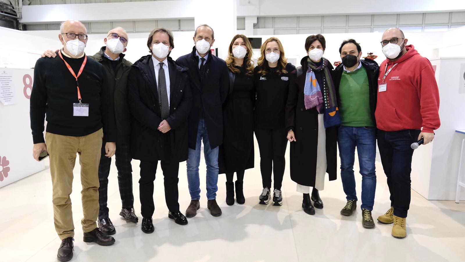 Galleria Ottomila prenotazioni dei 12-19 anni pugliesi per “La notte è giovane”: da stasera a domenica sessioni vaccinali notturne - Diapositiva 4 di 7