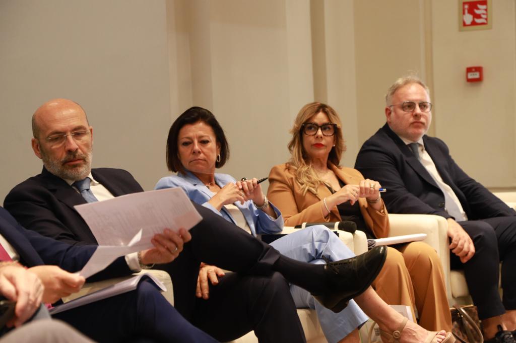 Galleria Trasporti, Maurodinoia: “La transizione energetica nel TPL impegno prioritario della Regione Puglia pronta ad affrontare anche le criticità” - Diapositiva 2 di 4