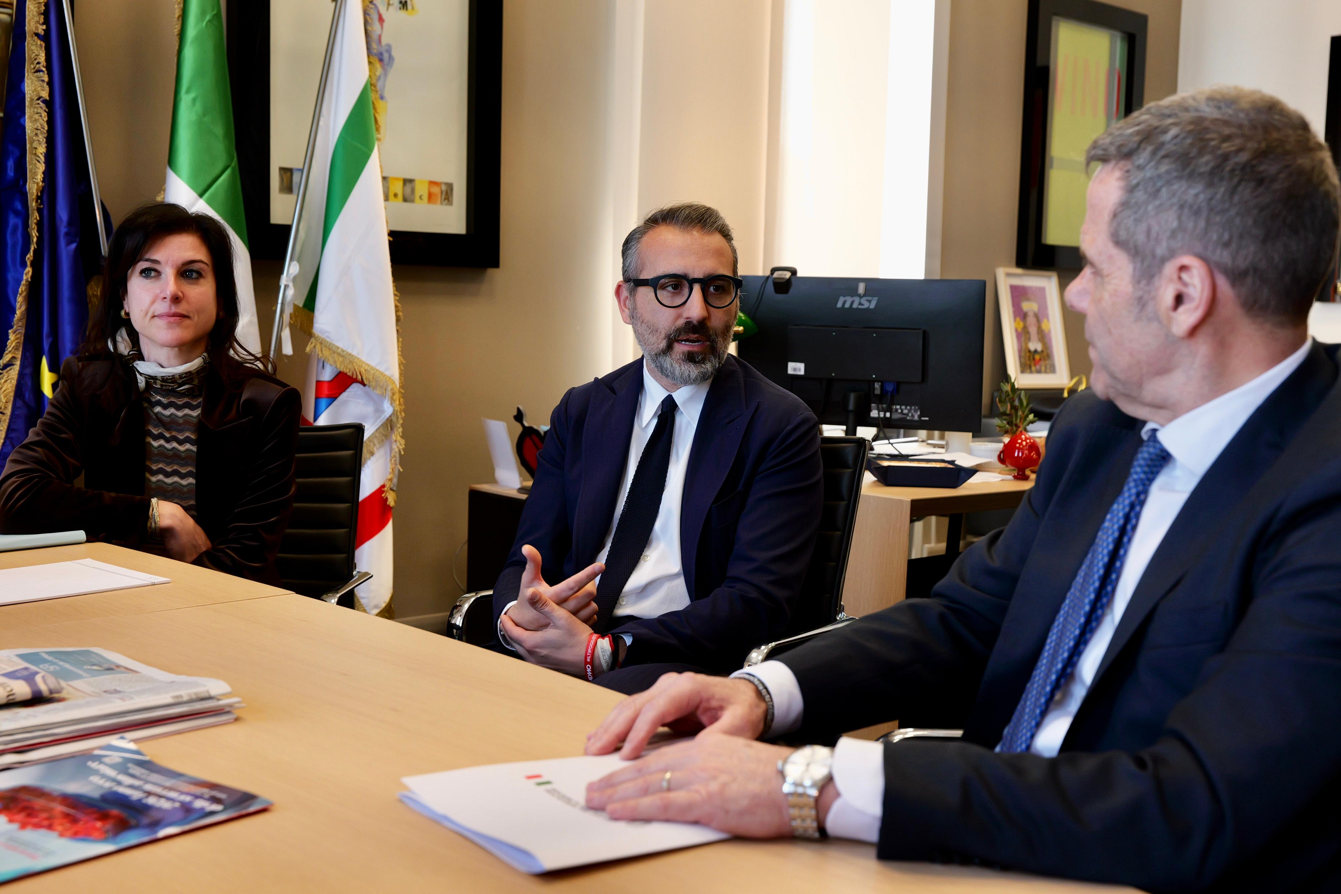 Galleria Regione Puglia e Agea firmano protocollo per lo “Sportello di servizio al pubblico” - Diapositiva 2 di 8