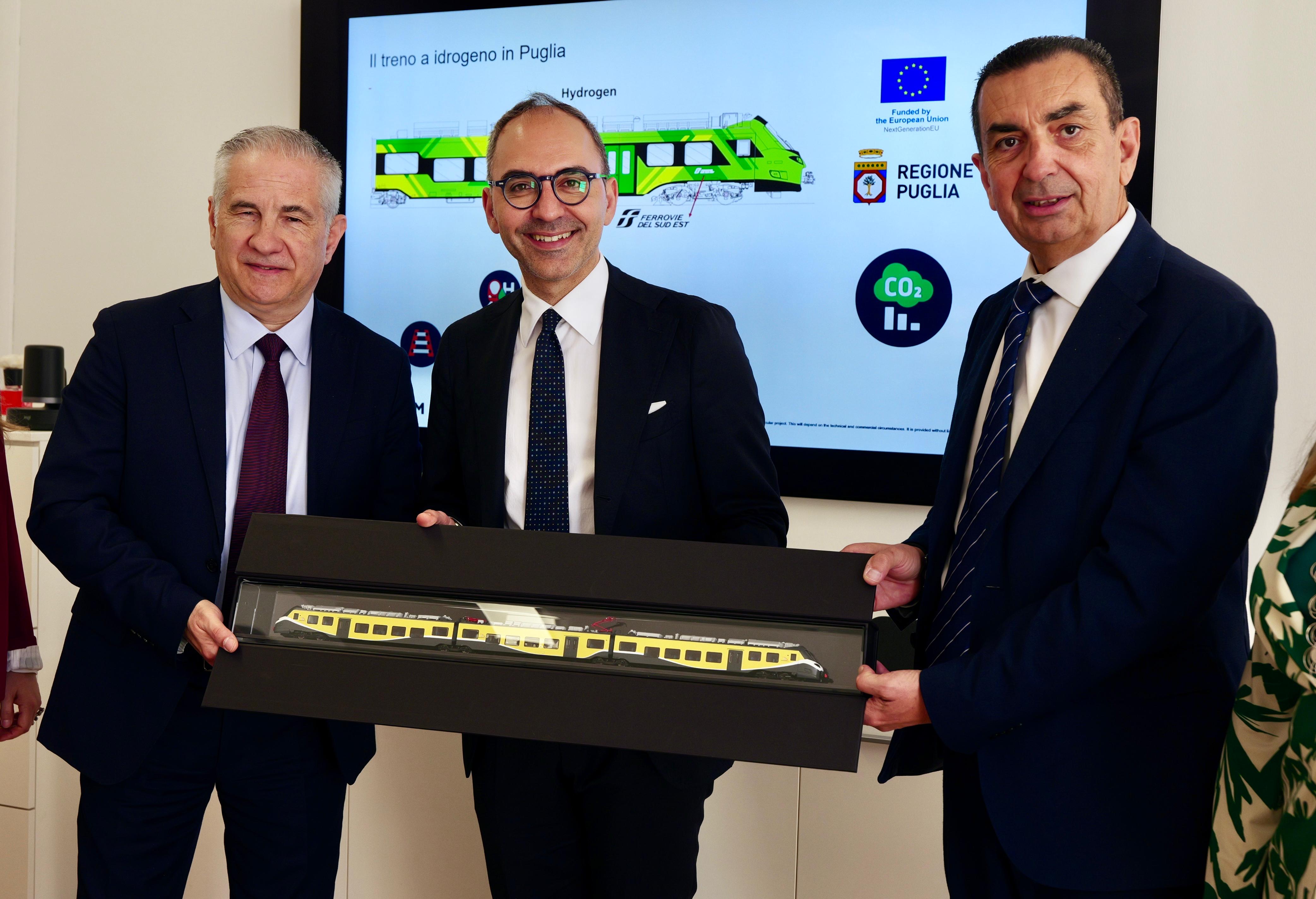 Galleria Trasporti, l’assessore Piemontese in visita alla sede Alstom di Modugno (Bari), dove si lavora sulle tecnologie applicate alla mobilità e alla sicurezza del trasporto ferroviario - Diapositiva 6 di 14