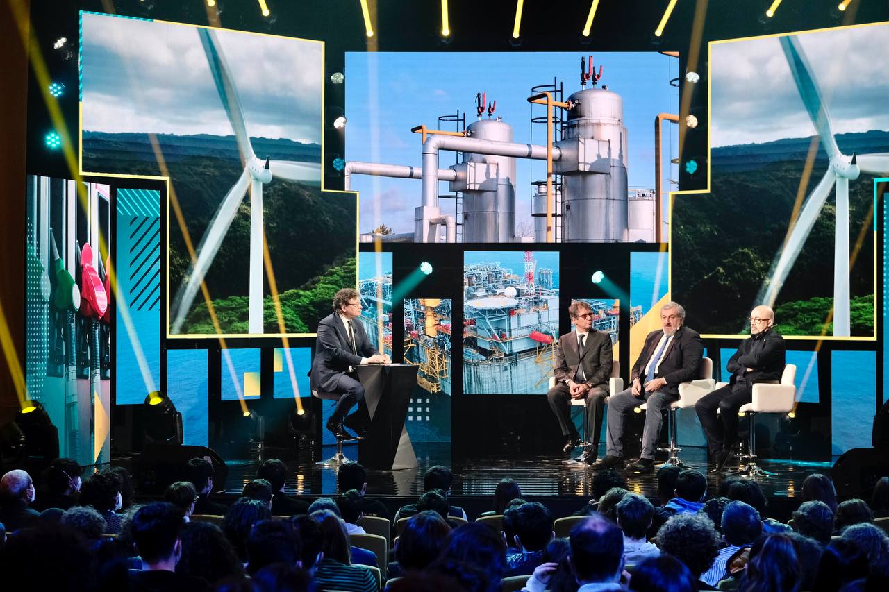 Galleria Emiliano a Sky tg24 live in Bari: “Pnrr, il progetto di bandiera della Puglia è Taranto città dell’idrogeno” - Diapositiva 7 di 16