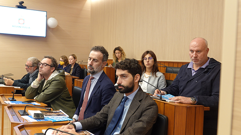 Galleria MANIBUS Festival Internazionale di Arte e Impresa: Regione Puglia e i Comuni di Fasano e Monopoli hanno ufficialmente aperto la prima edizione - Diapositiva 4 di 10