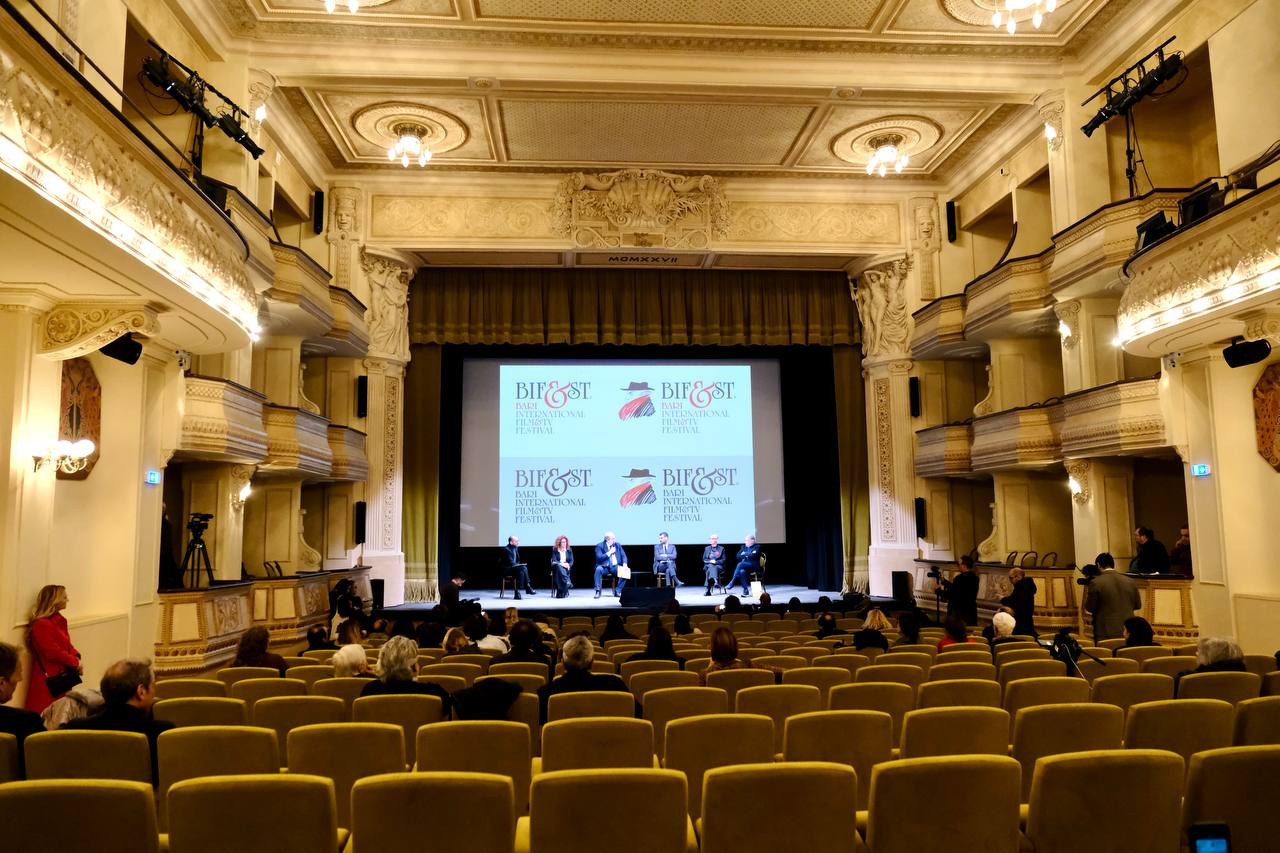 Galleria 14ESIMA EDIZIONE DEL BIFEST: “URGENTE DARE UNA DIMENSIONE ISTITUZIONALE ALLA FESTA DEL CINEMA”. - Diapositiva 8 di 8