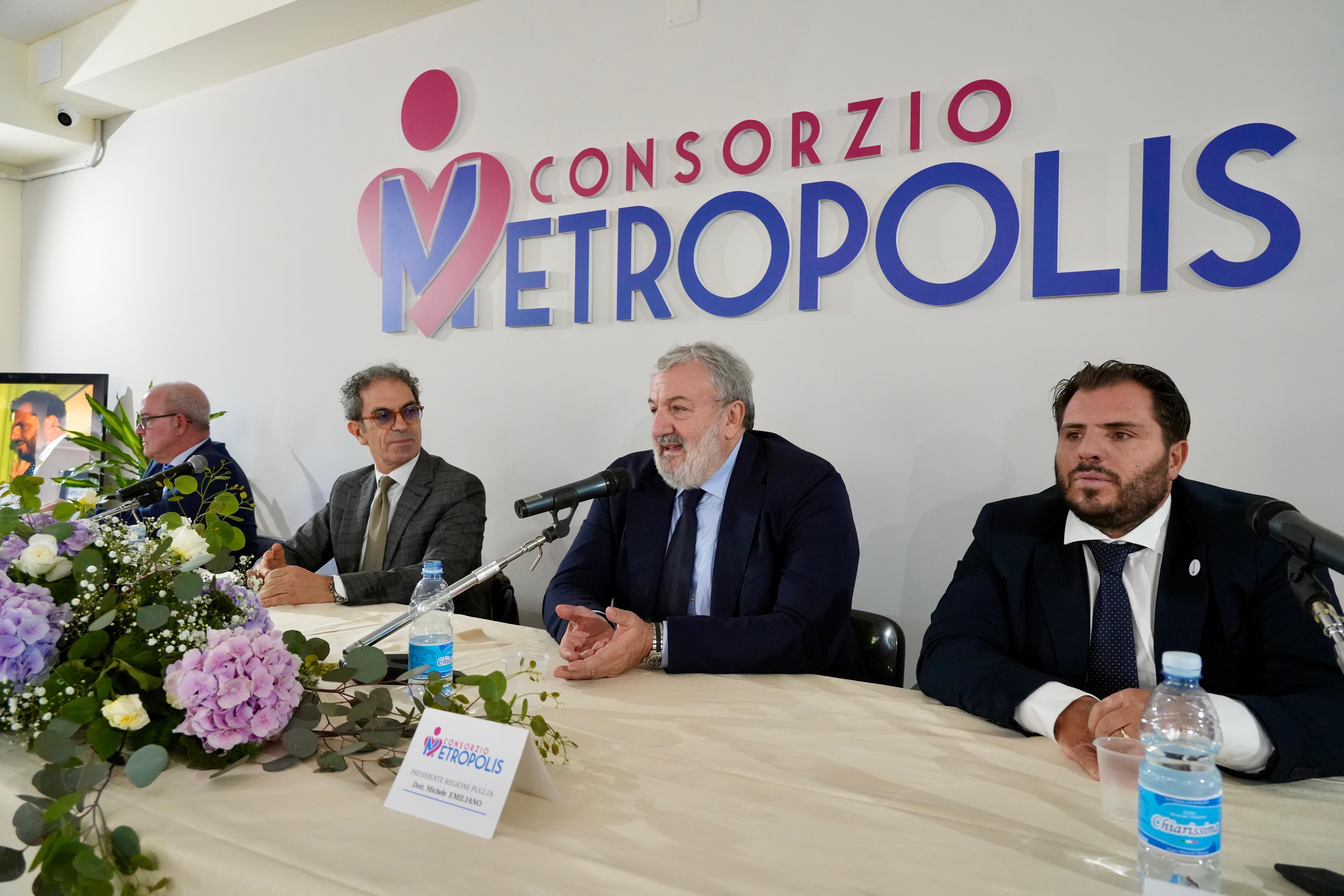 Galleria MANFREDONIA, INAUGURATA LA PRIMA CRAP DELLA PROVINCIA DI FOGGIA DEDICATA AI PAZIENTI PSICHIATRICI AUTORI DI REATO. EMILIANO: “OGGI È UN GIORNO SPECIALE”. - Diapositiva 1 di 3