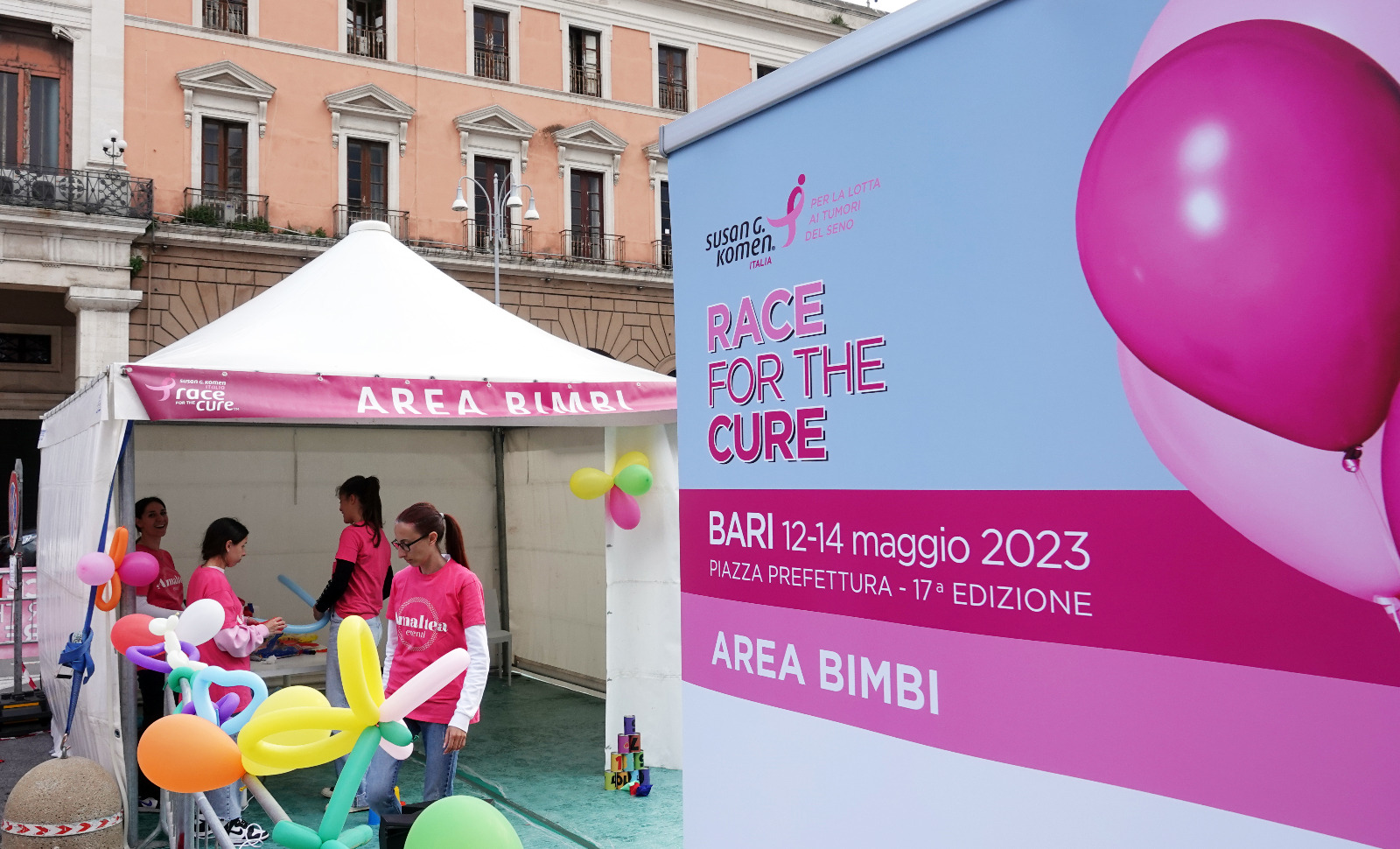 Galleria LA REGIONE PUGLIA AL “VILLAGGIO DELLA SALUTE”  PER LA “RACE FOR THE CURE” - Diapositiva 7 di 9