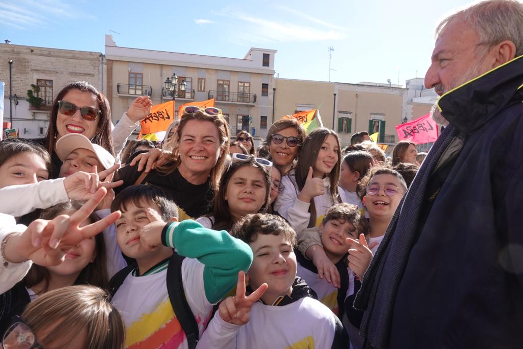 Galleria IL PRESIDENTE EMILIANO ALLA MANIFESTAZIONE DI LIBERA A MANFREDONIA: “QUI PER DIRE CHE LA CITTÀ NON È SOLA” - Diapositiva 3 di 9