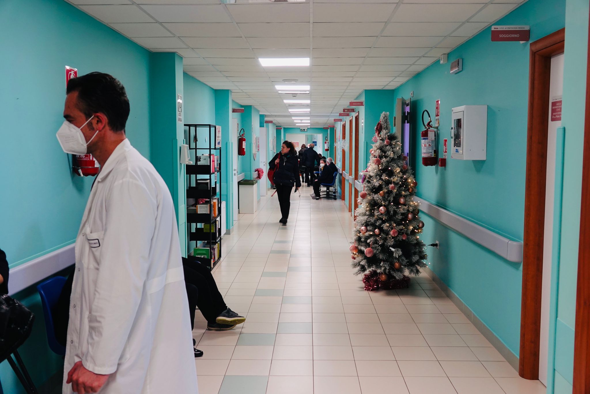 Galleria FRANCAVILLA FONTANA, IL PRESIDENTE EMILIANO INAUGURA IL REPARTO DI ONCOLOGIA DELL'OSPEDALE 