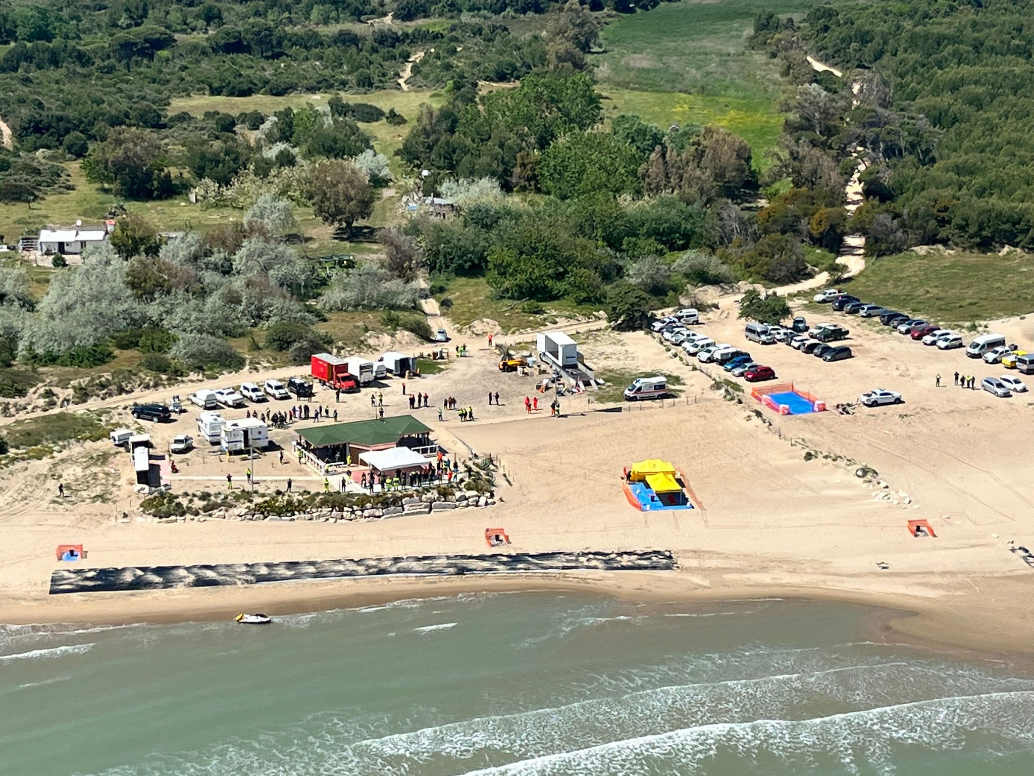 Galleria Protezione civile, esercitazione per un pronto intervento a difesa di coste e mare a seguito di sversamento e spiaggiamento di idrocarburi - Diapositiva 3 di 6