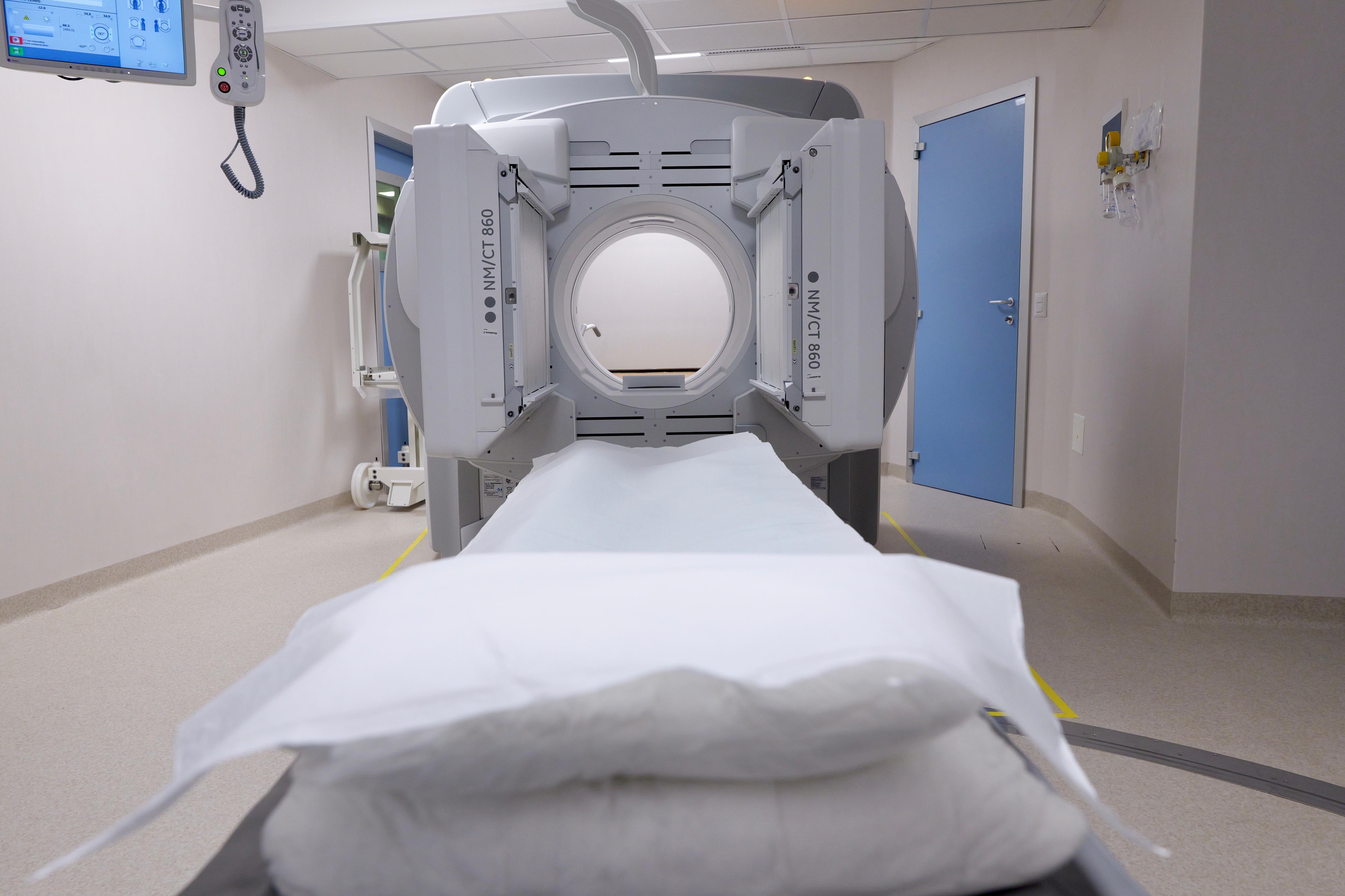 Galleria ASL BRINDISI, EMILIANO A FIRMA CONTRATTI SANITASERVICE E ALL’OSPEDALE PERRINO PER NUOVI APPARECCHI DI MEDICINA NUCLEARE E RADIOTERAPIA - Diapositiva 9 di 22