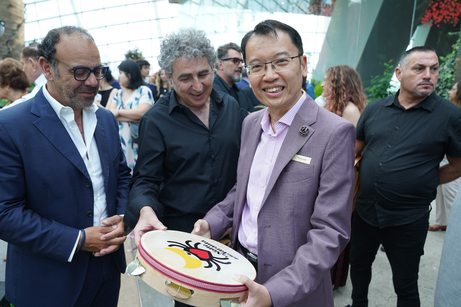 Galleria La Puglia a Singapore nel giorno della Festa della Repubblica, al grande evento “Rose Romance” promosso dall'Ambasciata d’Italia - Diapositiva 2 di 22