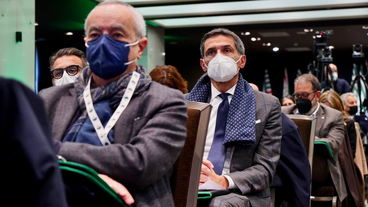 Galleria Il presidente Emiliano e gli assessori Leo, Palese, Pentassuglia al XIII Congresso regionale Cisl Puglia a Bari - Diapositiva 13 di 18