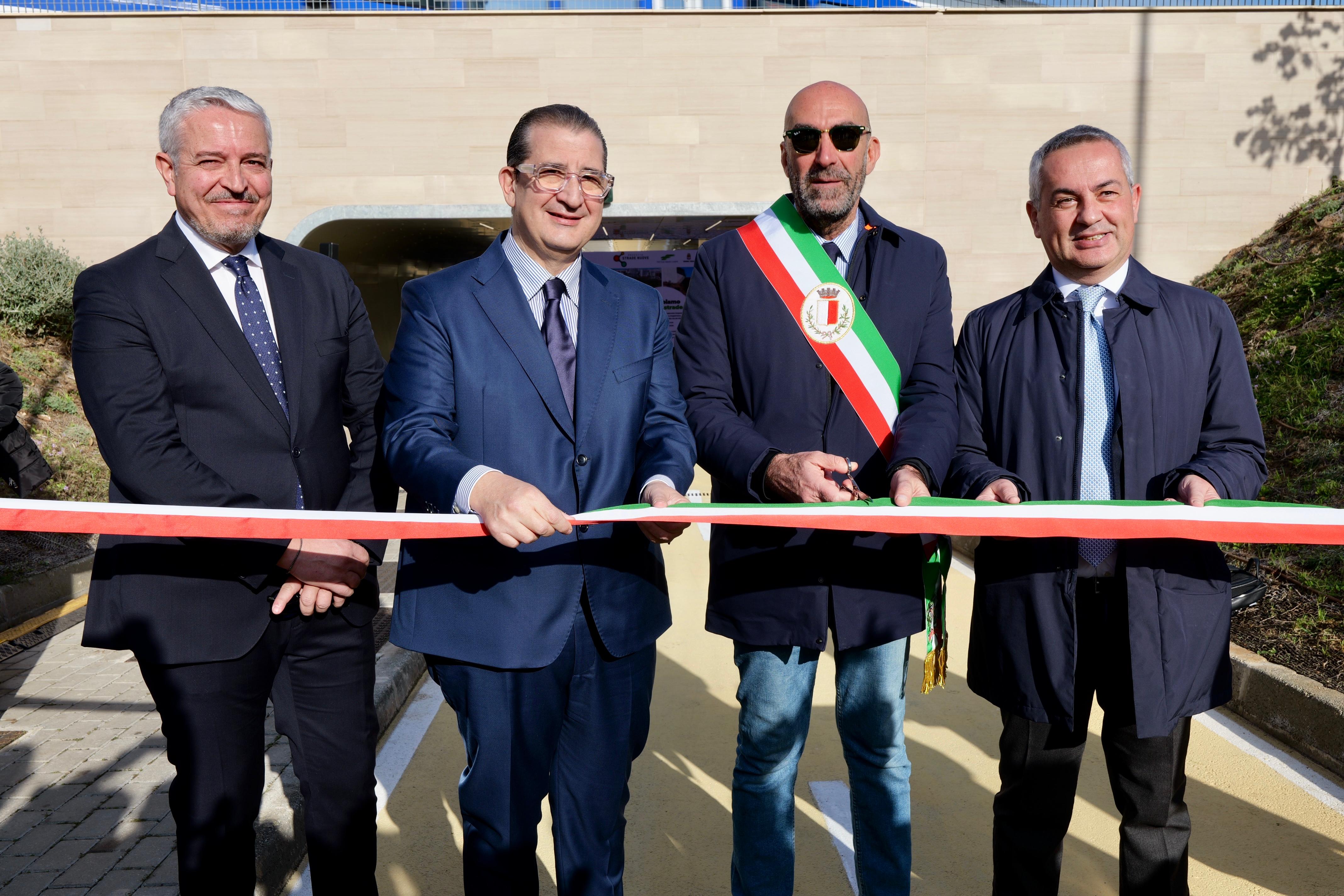 Galleria Trasporti, l’assessore Ciliento ha inaugurato il sottopasso di via delle Murge a Bari che chiude il progetto Strade Nuove di FAL - Diapositiva 1 di 11