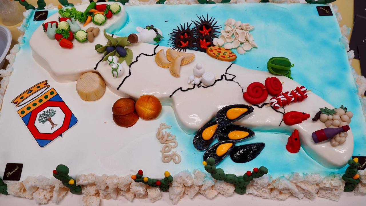 Galleria Una giornata dedicata all’Artigianato per riconoscerne il ruolo strategico nello sviluppo economico, culturale e sociale della Puglia    - Diapositiva 7 di 12