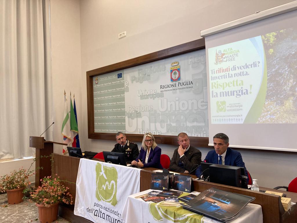 Galleria Il Parco dell’Alta Murgia presenta il calendario 2023 e il bilancio della campagna contro l’abbandono dei rifiuti - Diapositiva 1 di 5