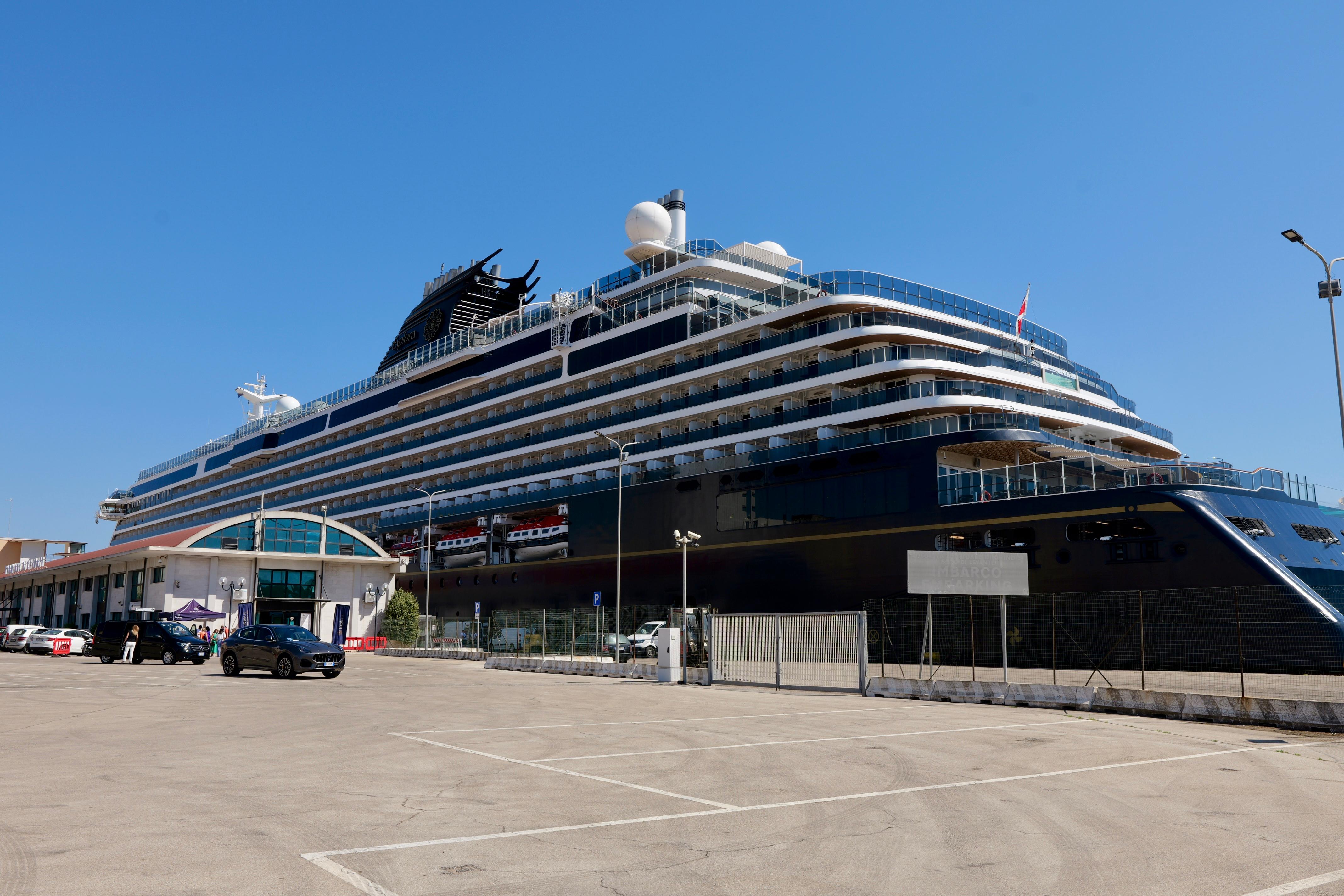 Galleria Sbarcano a Brindisi le crociere di lusso della Explora Journeys di MSC - Diapositiva 9 di 20