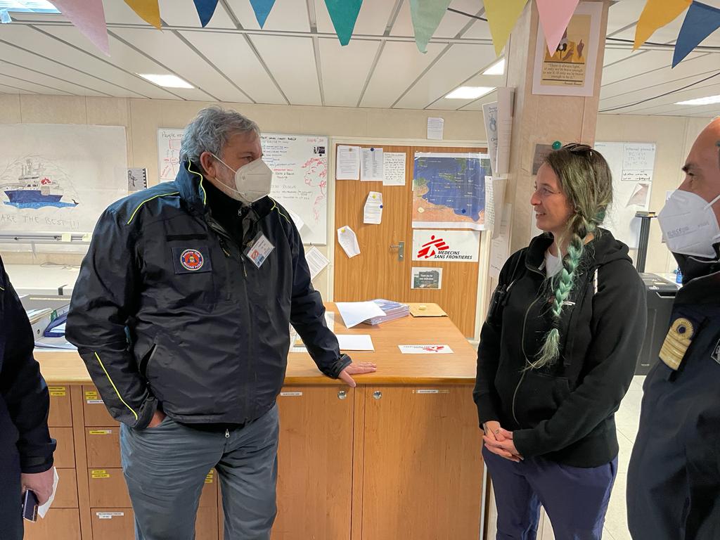 Galleria Emiliano a Brindisi per accogliere la nave di Medici Senza Frontiere con 339 persone salvate al largo di Malta - Diapositiva 24 di 34