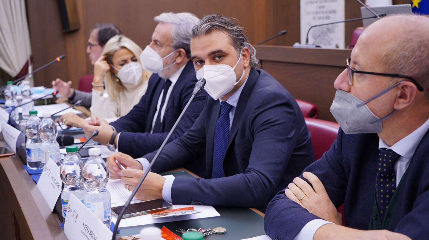 Galleria EMISSIONI ODORIGENE A MONOPOLI, EMILIANO E MARASCHIO:  “ATTIVITÀ DI MONITORAGGIO A GARANZIA DI CITTADINI E IMPRESE PER TUTELARE LA SALUTE DI TUTTI”. - Diapositiva 11 di 12