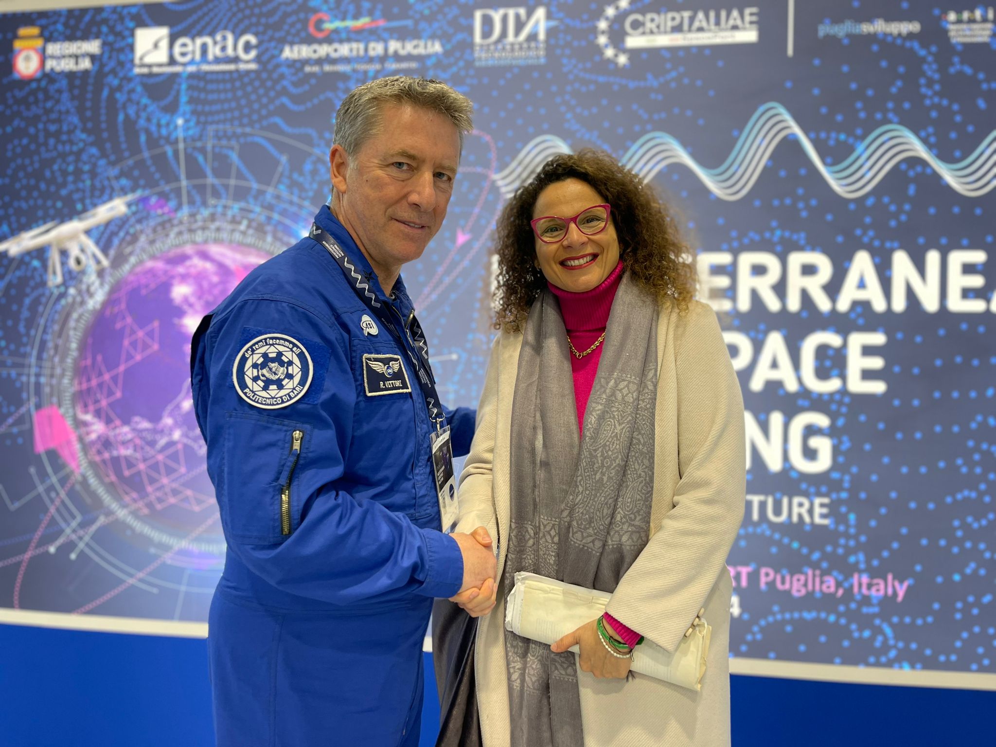 Galleria Spazioporto di Taranto-Grottaglie, svelato il nuovo volto al Mam 2024. Emiliano, Delli Noci e Vasile: “Promessa mantenuta” - Diapositiva 5 di 7