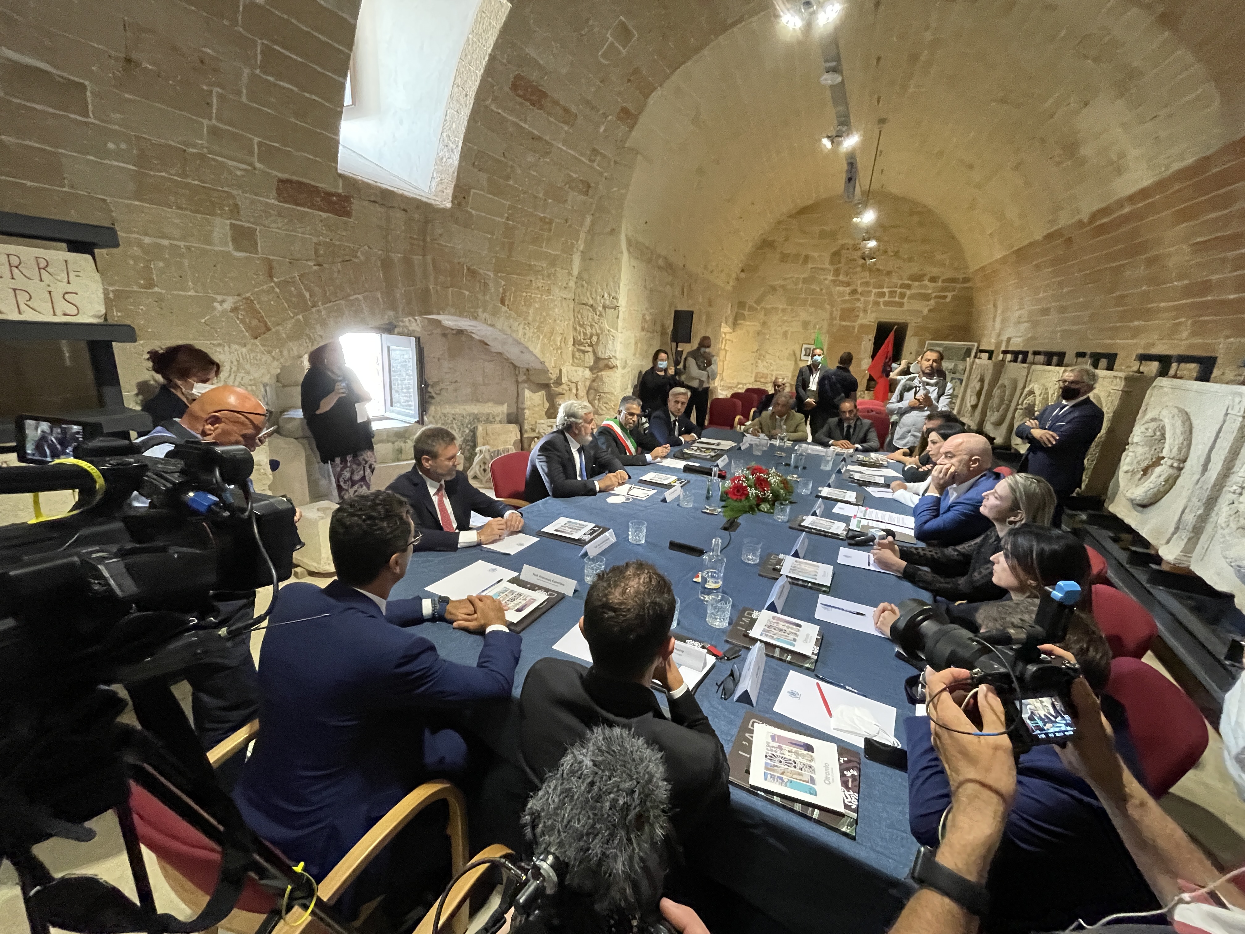 Galleria OTRANTO, EMILIANO INCONTRA EDI RAMA - Diapositiva 33 di 41