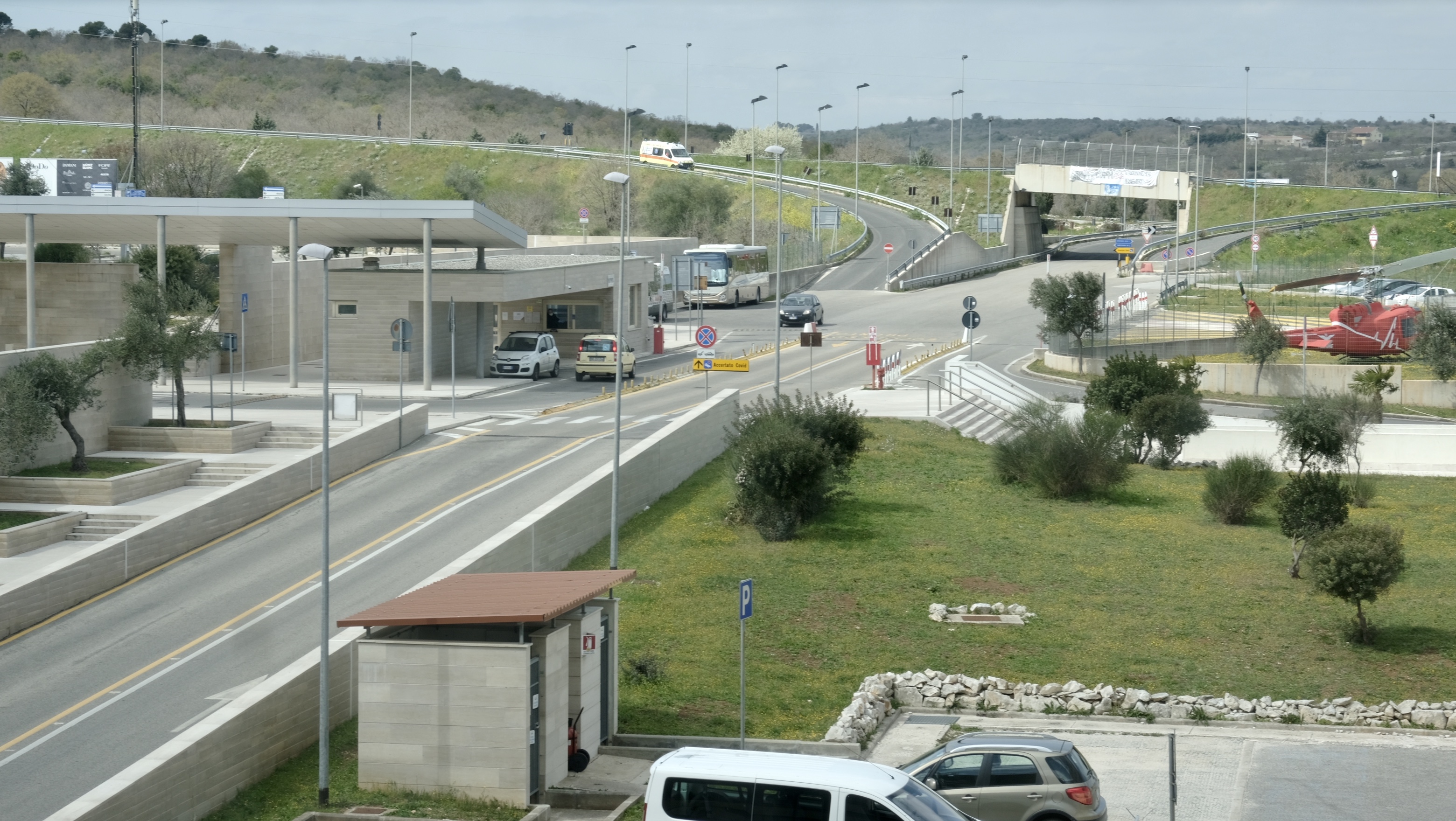 Galleria Piano ospedaliero Coronavirus Regione Puglia: al Miulli struttura Covid efficiente, sicura e immediatamente operativa, potenziata anche la diagnostica - Diapositiva 5 di 7