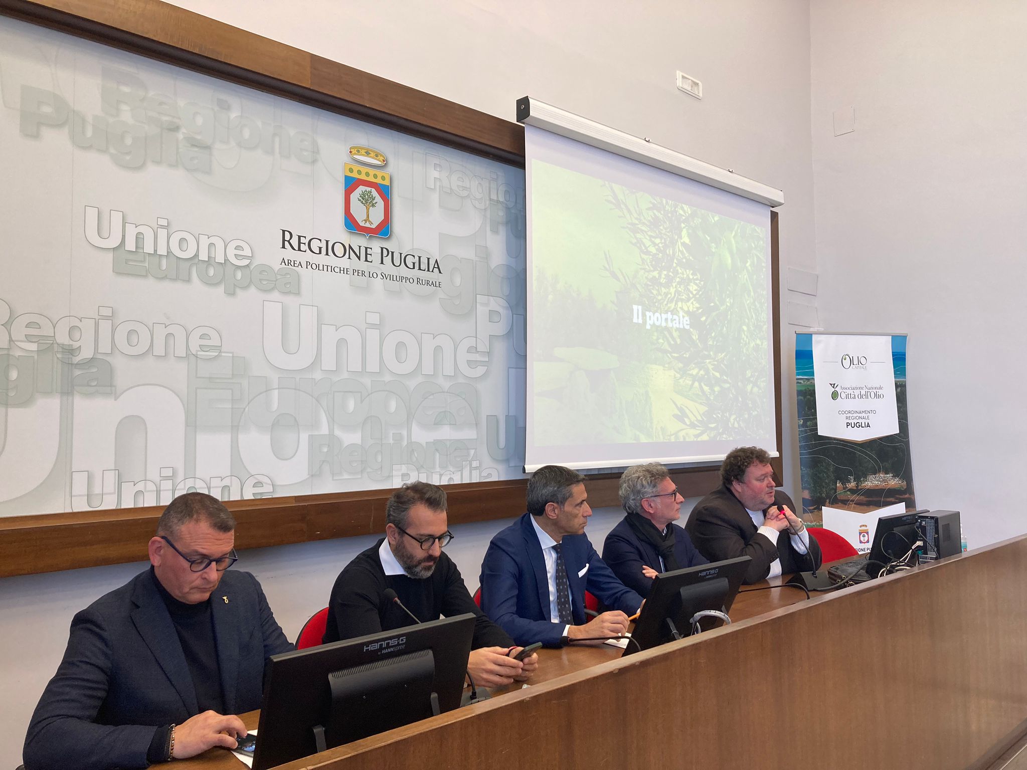 Galleria Le Città dell’Olio di Puglia al Salone degli extravergine d’oliva di Trieste dal 10 al 12 marzo 2023 - Diapositiva 4 di 4