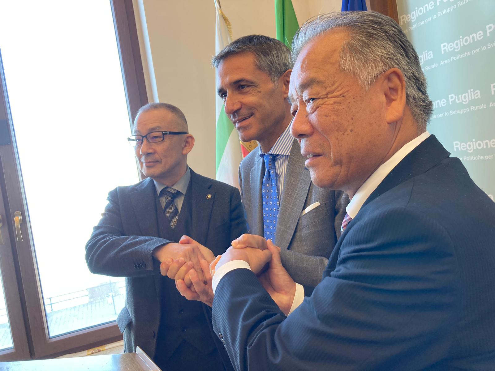 Galleria Patto di Amicizia tra Regione Puglia e la Prefettura di Saga: oggi a Bari una delegazione di 20 sindaci giapponesi per siglare un accordo di cooperazione e partenariato in ambito agricolo e agroalimentare - Diapositiva 9 di 12