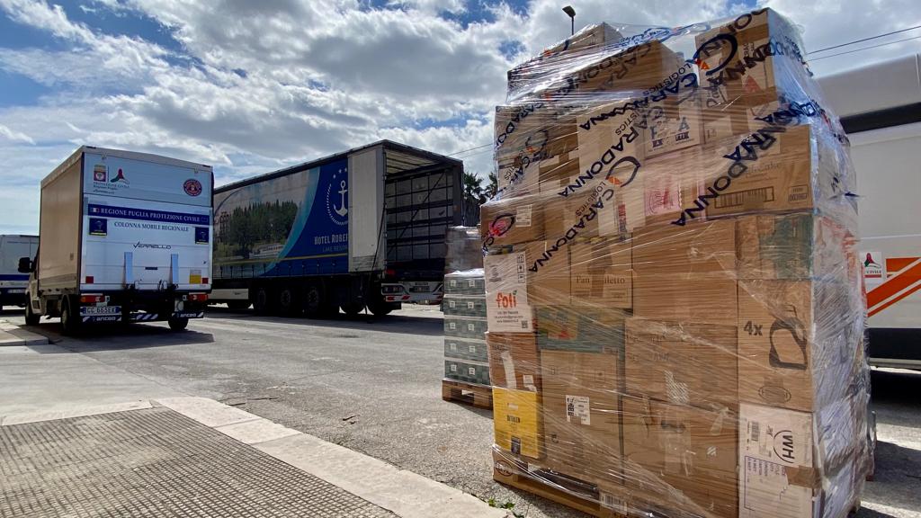 Galleria Emergenza Ucraina: partiti oggi da Bari due tir straordinari con beni di prima necessità - Diapositiva 3 di 4