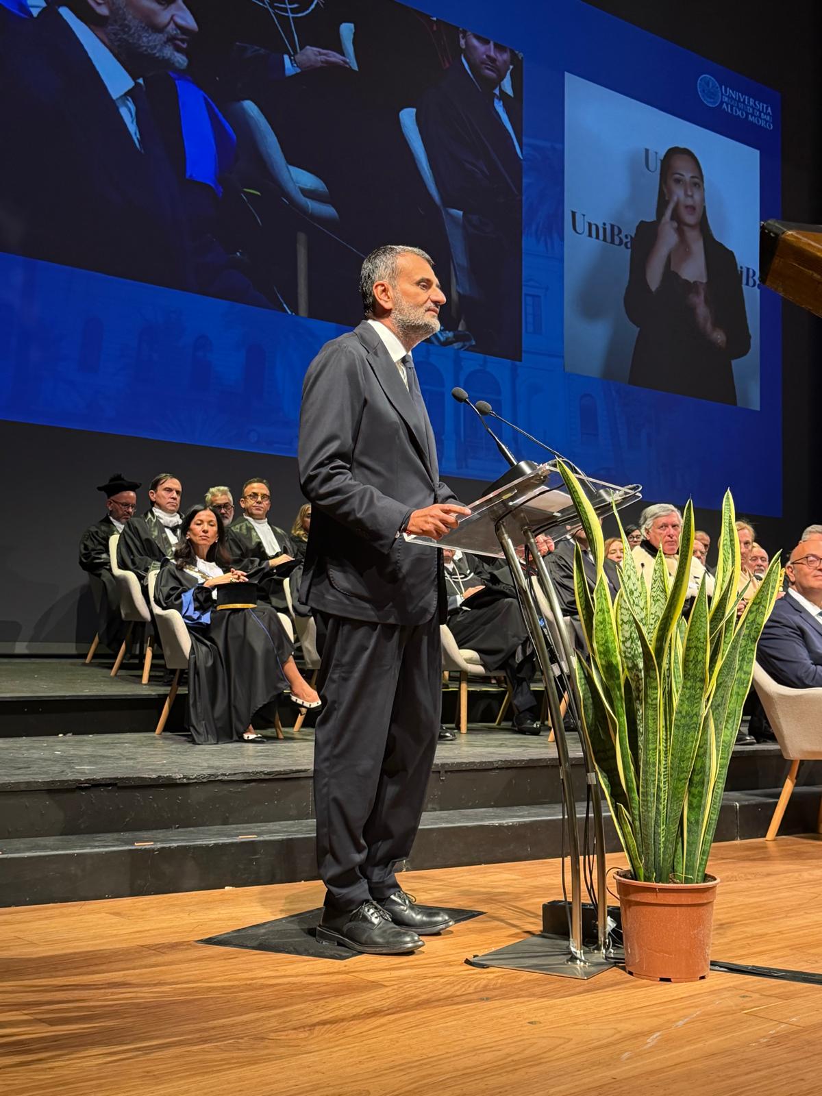 Galleria Inaugurazione anno accademico Università di Bari, il presidente Decaro: “Università protagonista della costruzione della Puglia del futuro” - Diapositiva 3 di 4