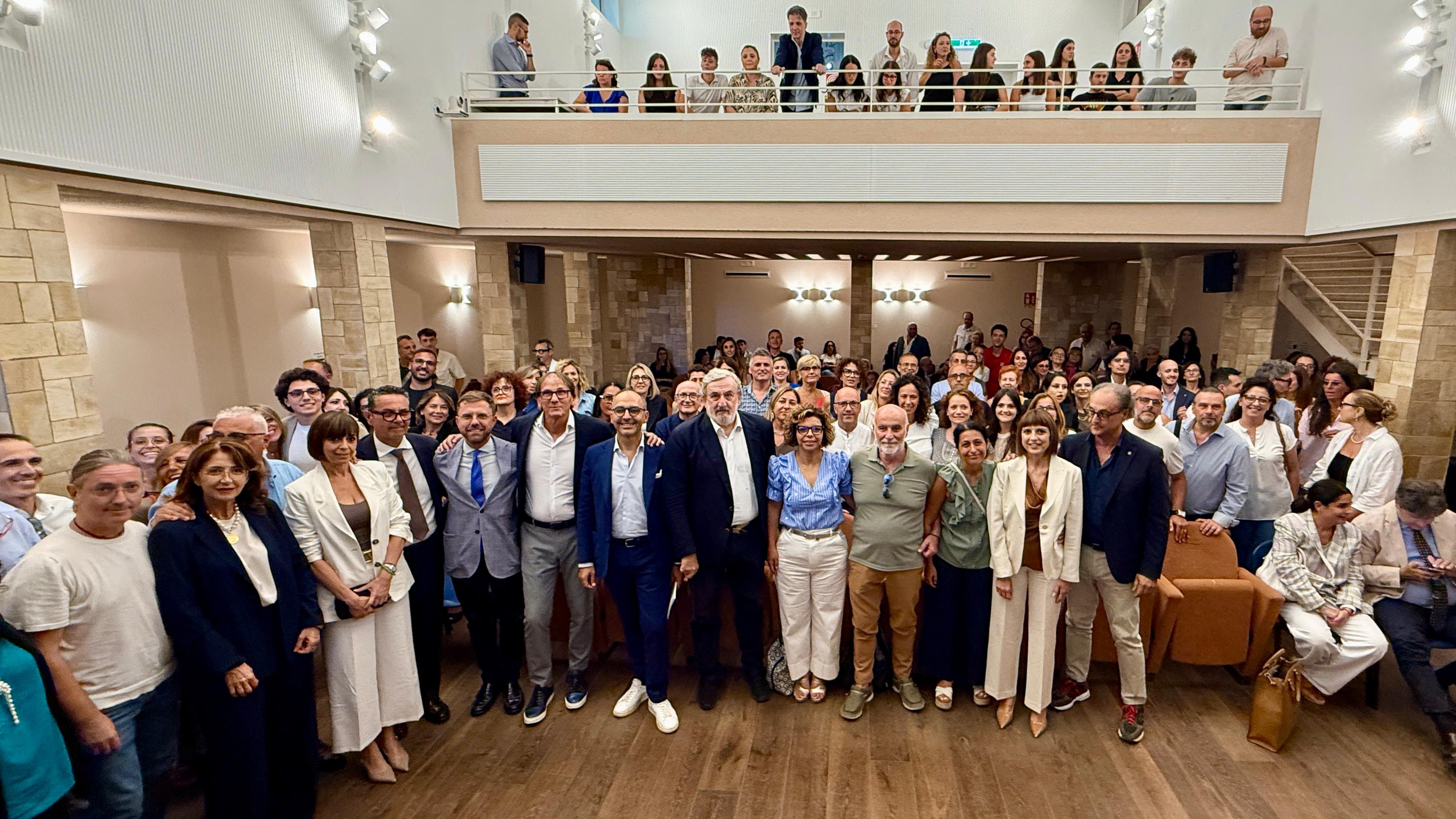 Galleria La ASL di Bari ha formato i primi 70 infermieri di famiglia e di comunità: saranno attivi sul territorio nell'assistenza domiciliare e nelle strutture previste dal PNRR - Diapositiva 10 di 10