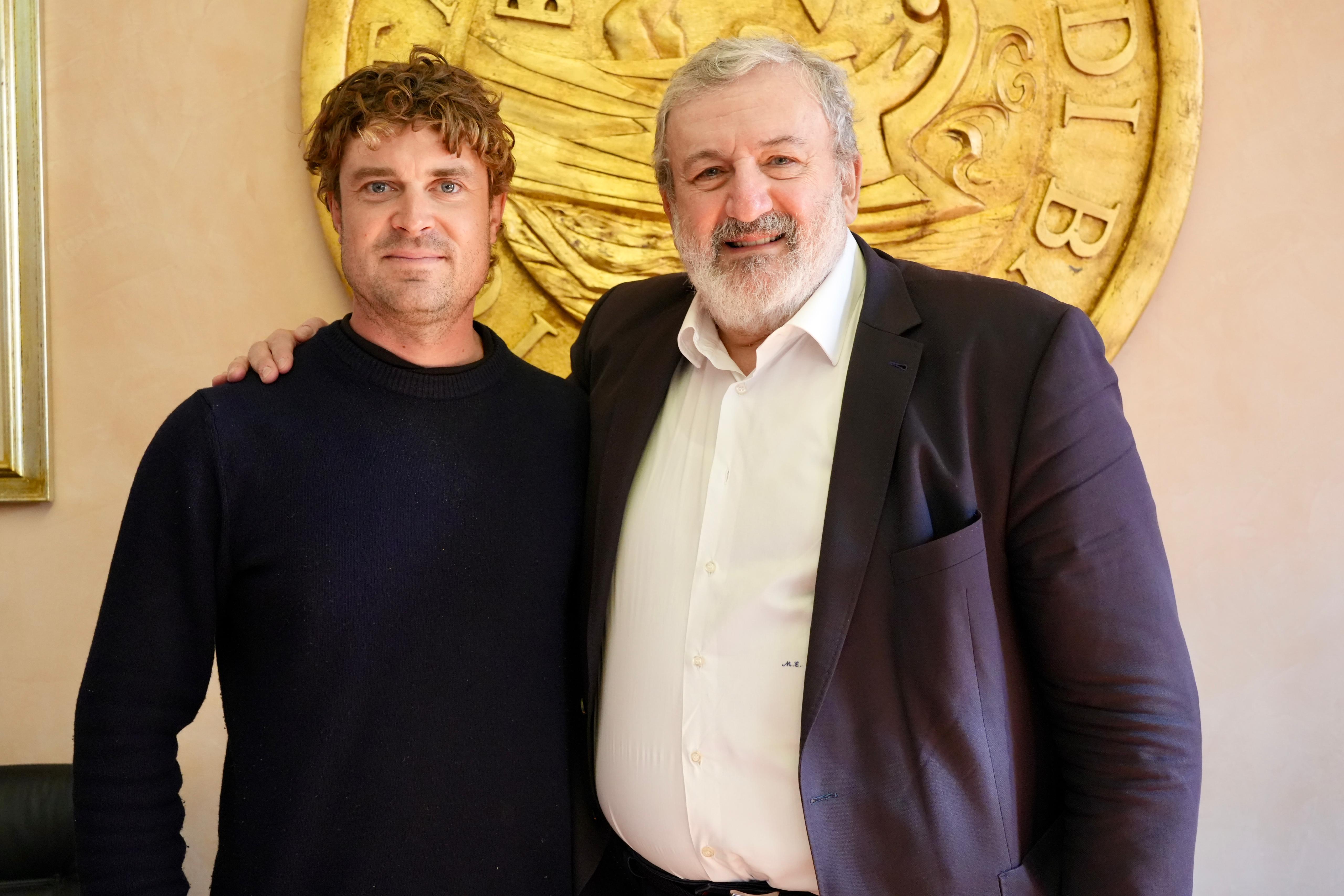 Galleria Porto di Bari, Emiliano alla presentazione del murales di Guido van Helten: è la più grande opera d’arte a cielo aperto della città - Diapositiva 1 di 5