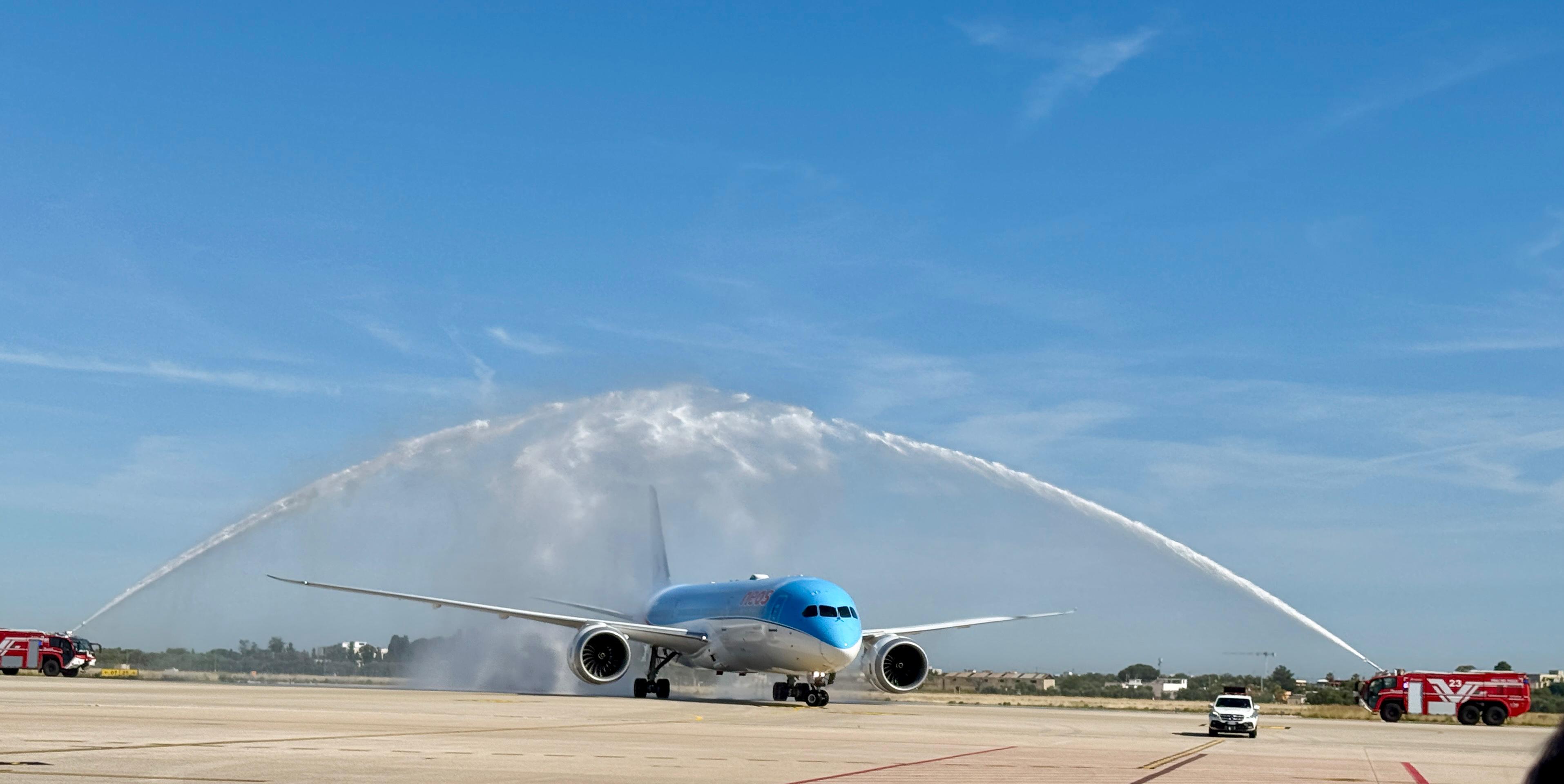 Galleria AEROPORTI DI PUGLIA E NEOS: AL VIA IL VOLO DIRETTO SULLA TRATTA BARI - NEW YORK - Diapositiva 3 di 7