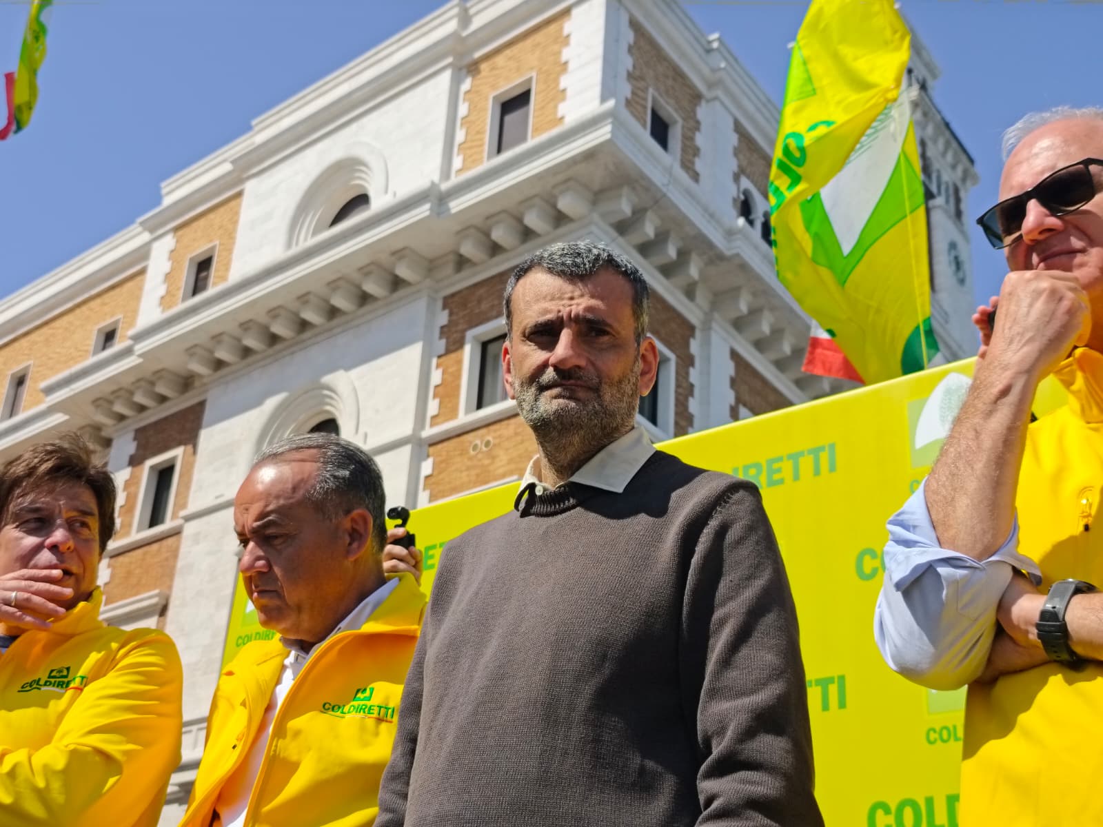 Galleria Decaro e Paolicelli incontrano gli agricoltori alla manifestazione regionale di Coldiretti - Diapositiva 2 di 12