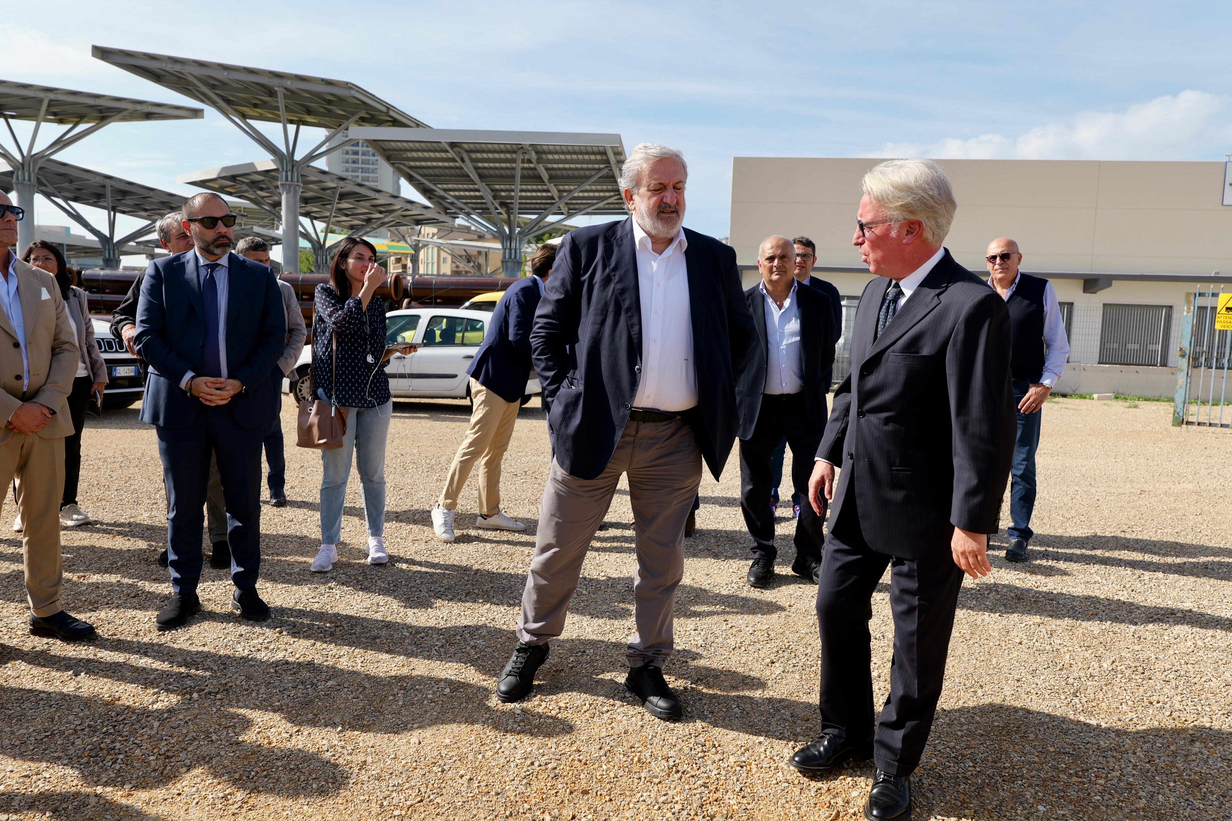 Galleria Taranto, sopralluogo del presidente Emiliano al quartiere Salinella per le opere di messa in sicurezza idraulica: “Un’opera di modernizzazione del sistema idrico integrato della città” - Diapositiva 10 di 10