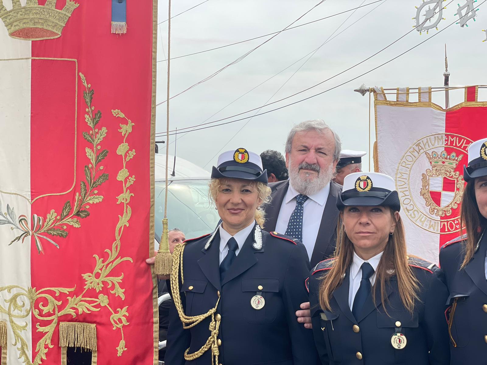Galleria EMILIANO ALLE CELEBRAZIONI PER SAN NICOLA A BARI: “È LA FESTA IN CUI SI CELEBRA LA GRANDEZZA DELL’UMANITÀ”  - Diapositiva 6 di 14
