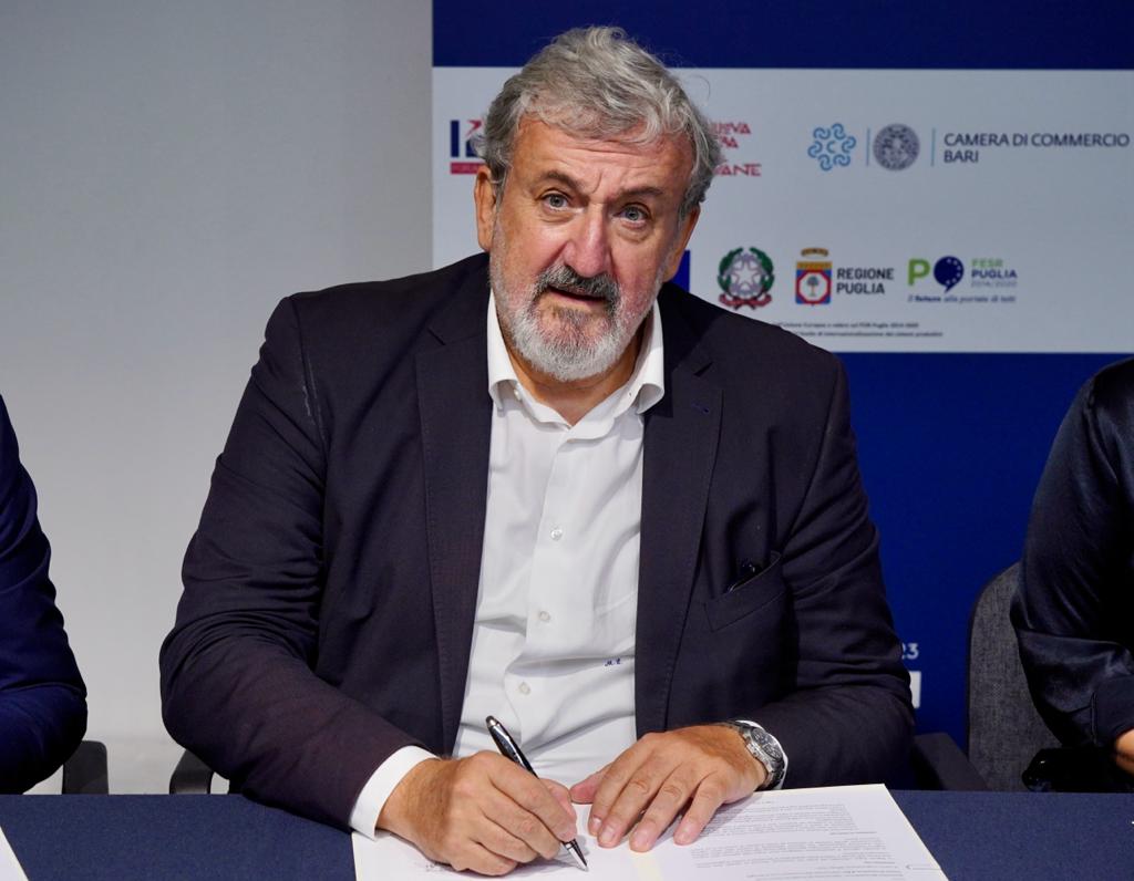 Galleria FDL 2023. “SEF - Sud Export Forum”, FIRMATO PROTOCOLLO D'INTESA TRA REGIONE PUGLIA, NUOVA FIERA DEL LEVANTE, FORUM ITALIANO DELL’EXPORT E CAMERA DI COMMERCIO DI BARI - Diapositiva 4 di 15