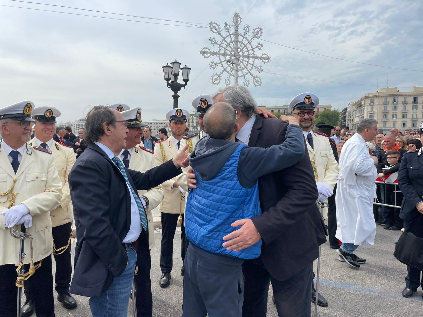 Galleria EMILIANO ALLE CELEBRAZIONI PER SAN NICOLA A BARI: “È LA FESTA IN CUI SI CELEBRA LA GRANDEZZA DELL’UMANITÀ”  - Diapositiva 11 di 14