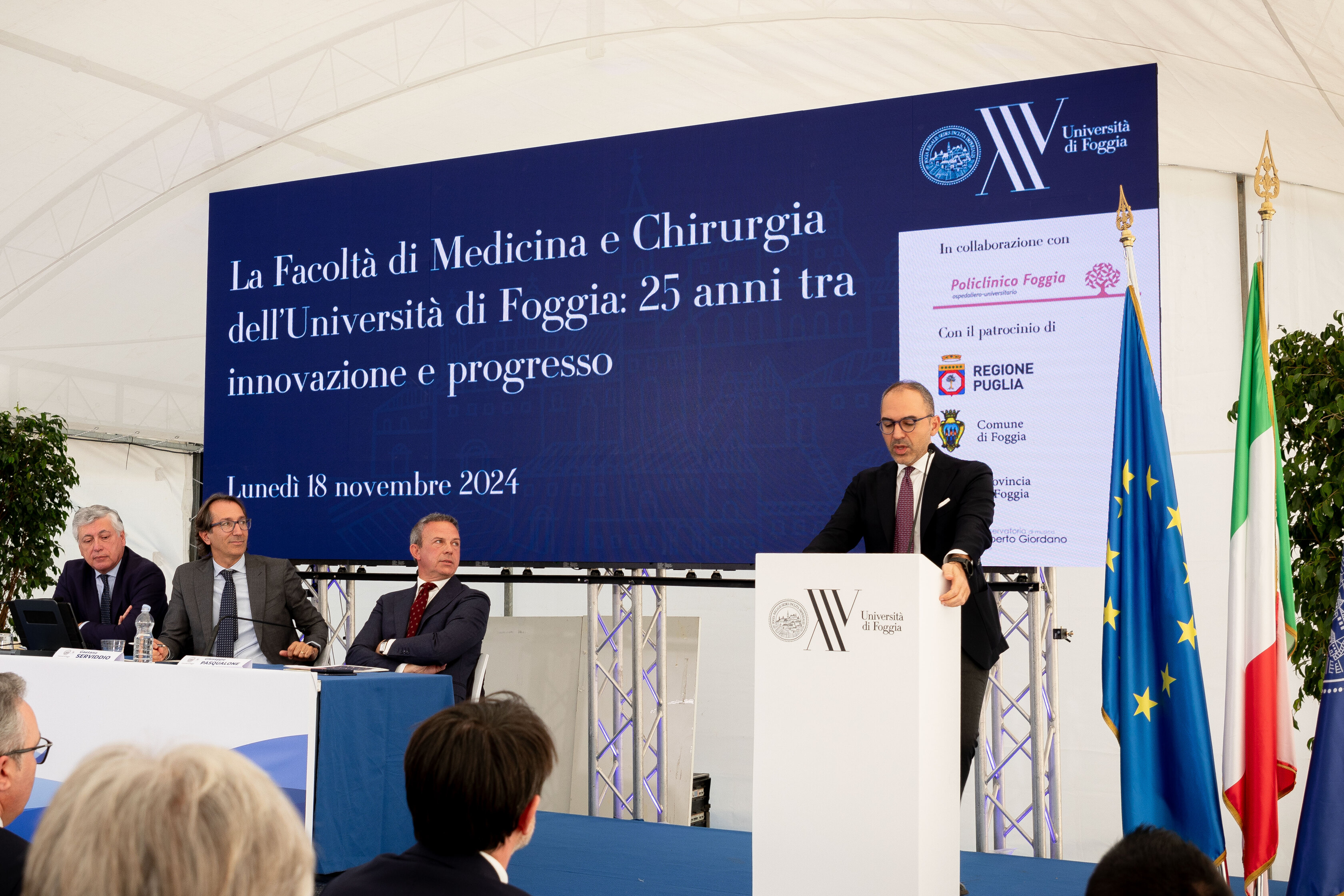 Galleria Celebrazione del 25° Anniversario della Facoltà di Medicina e Chirurgia dell'Università di Foggia: un evento di successo per la comunità accademica e sanitaria - Diapositiva 2 di 4