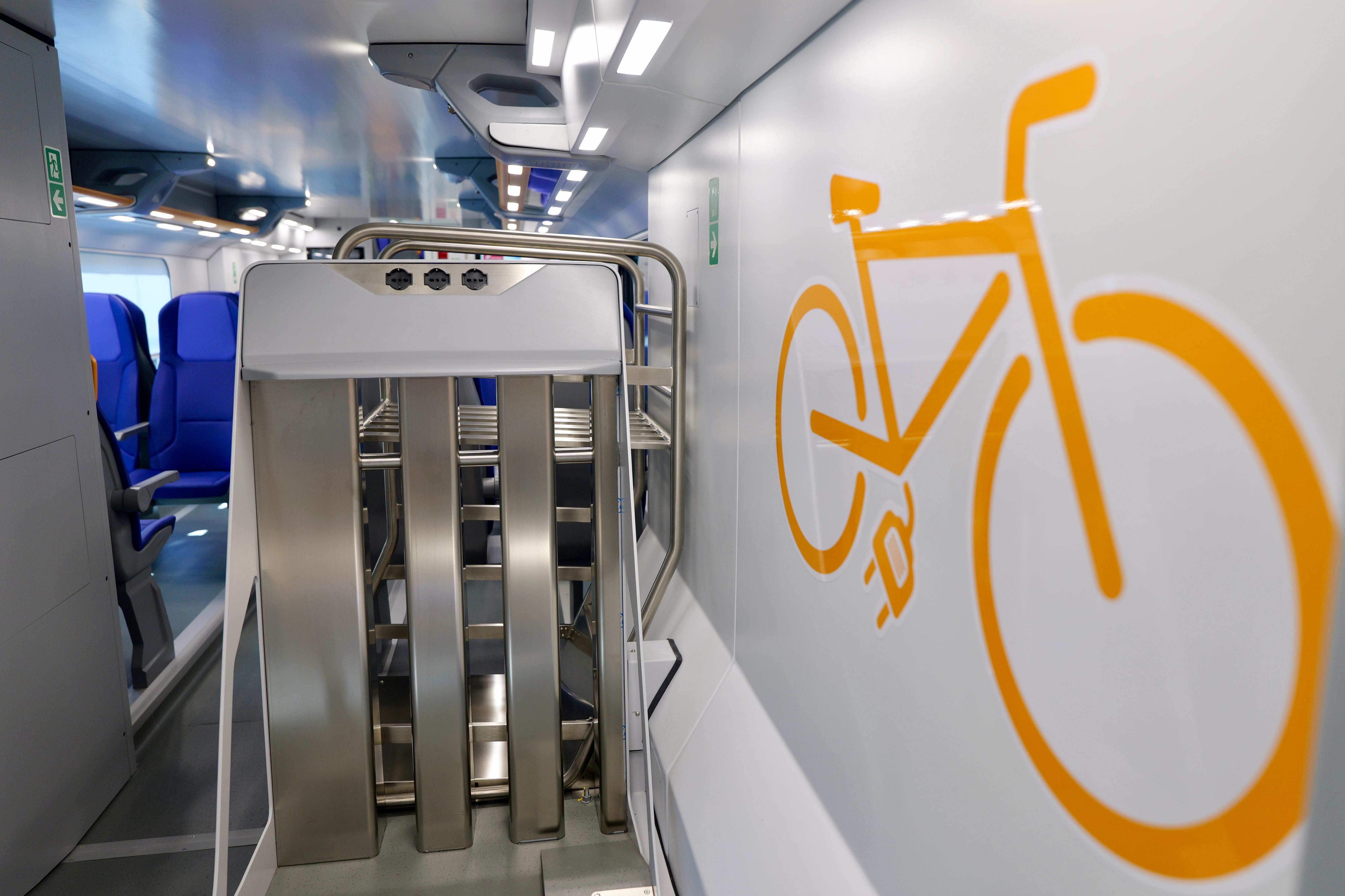 Galleria Trasporti, Ciliento: “La flotta interamente rinnovata del Regionale di Trenitalia dimostra la volontà della Regione di investire in un TPL sicuro, efficiente e sostenibile” - Diapositiva 13 di 13